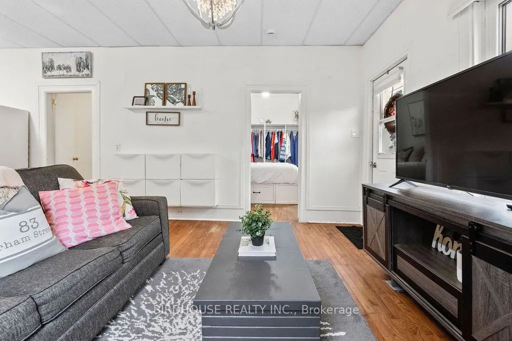 83 Durham Street W