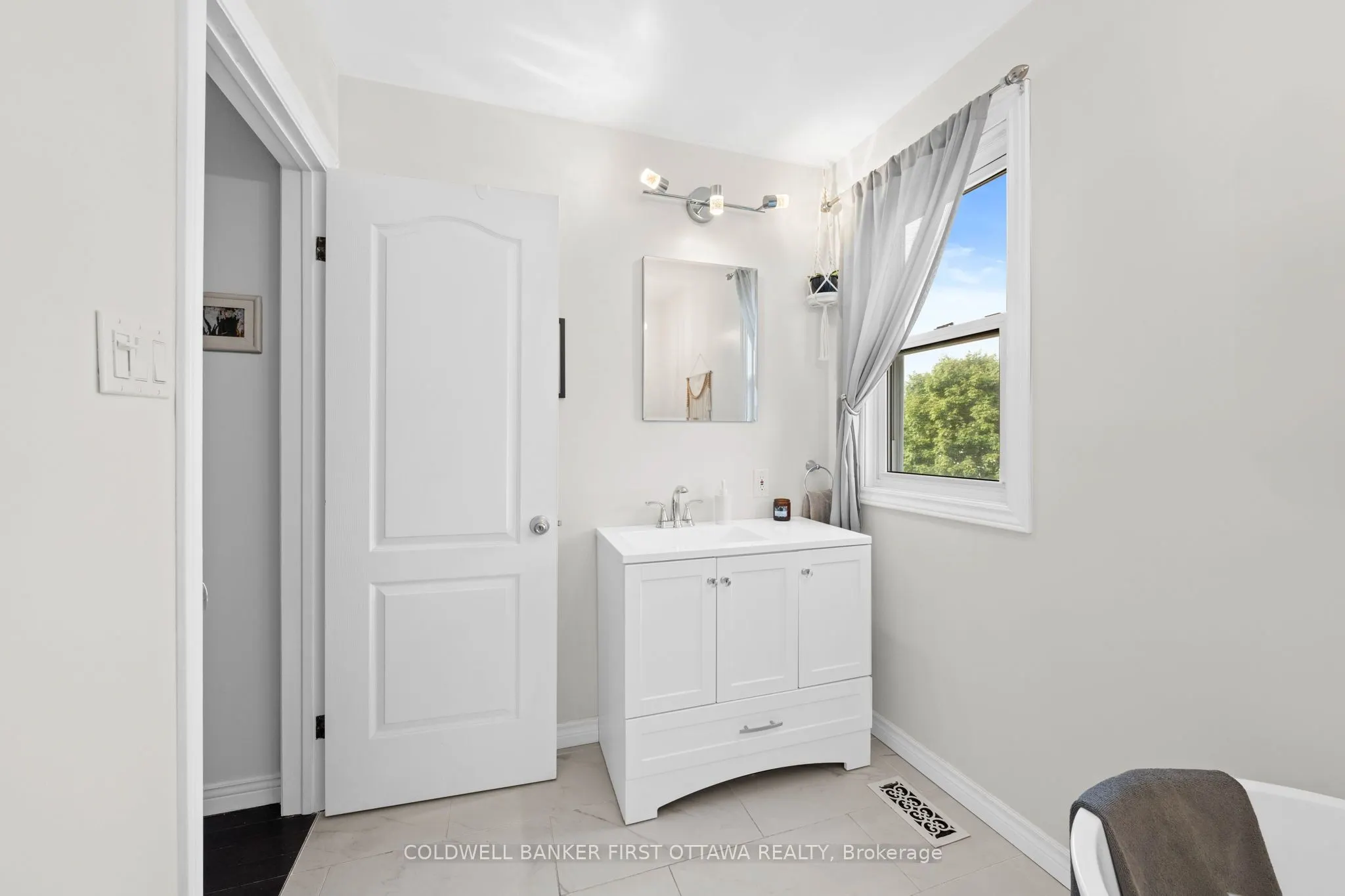 550 Straby Avenue, #12