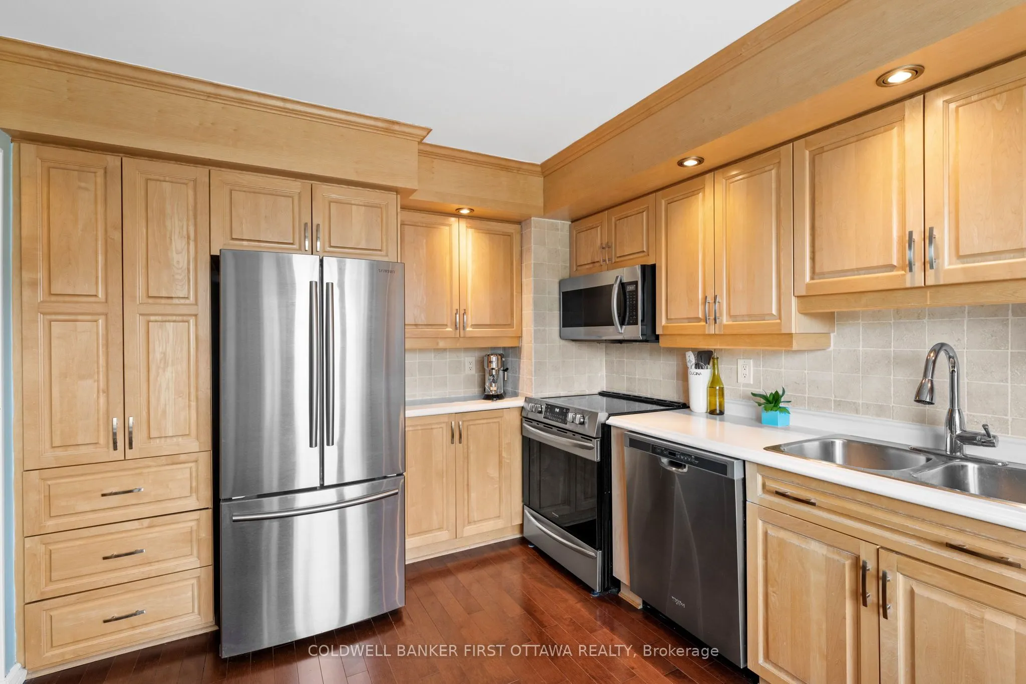 550 Straby Avenue, #12
