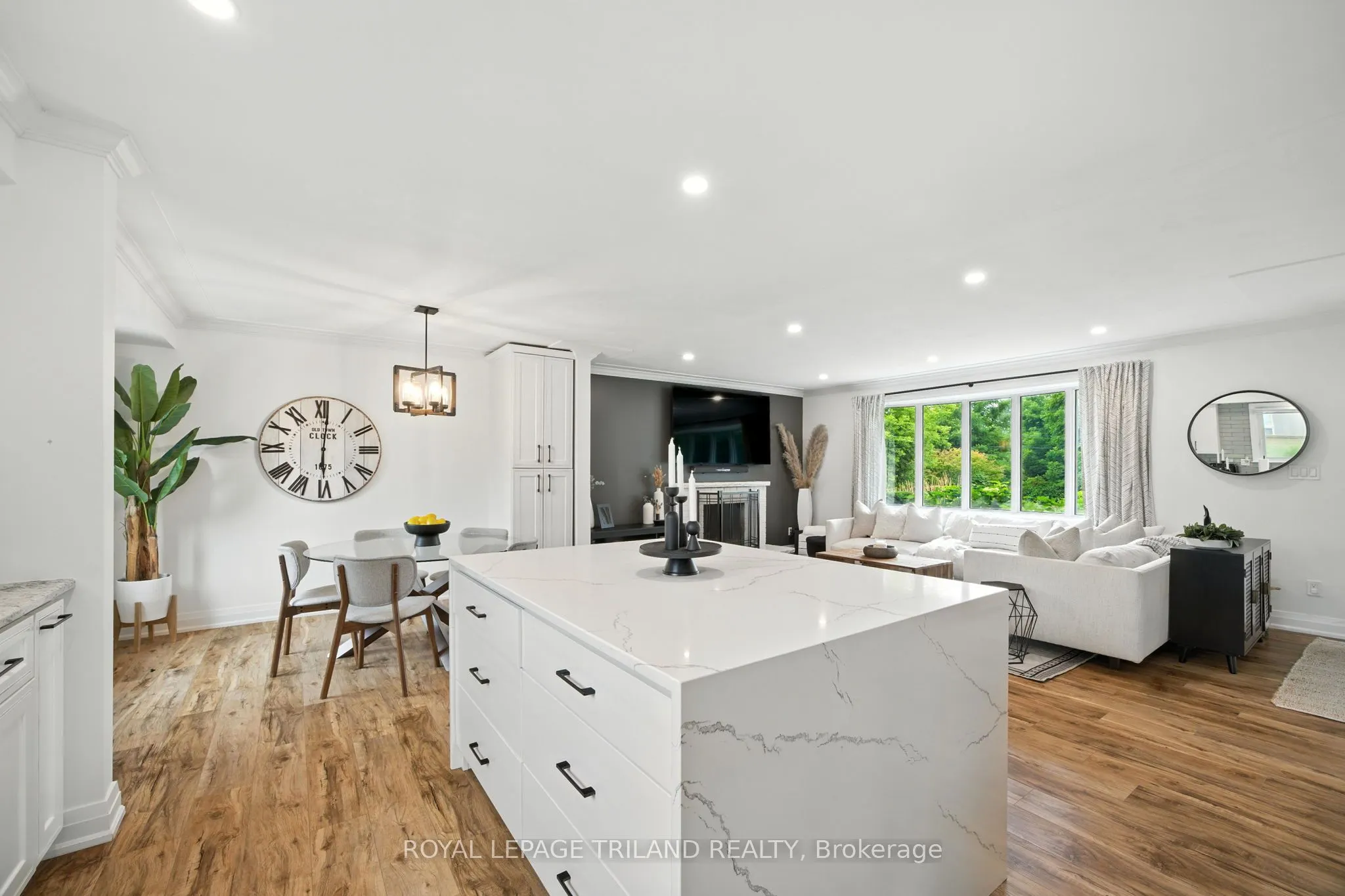 102 RAILWAY Avenue