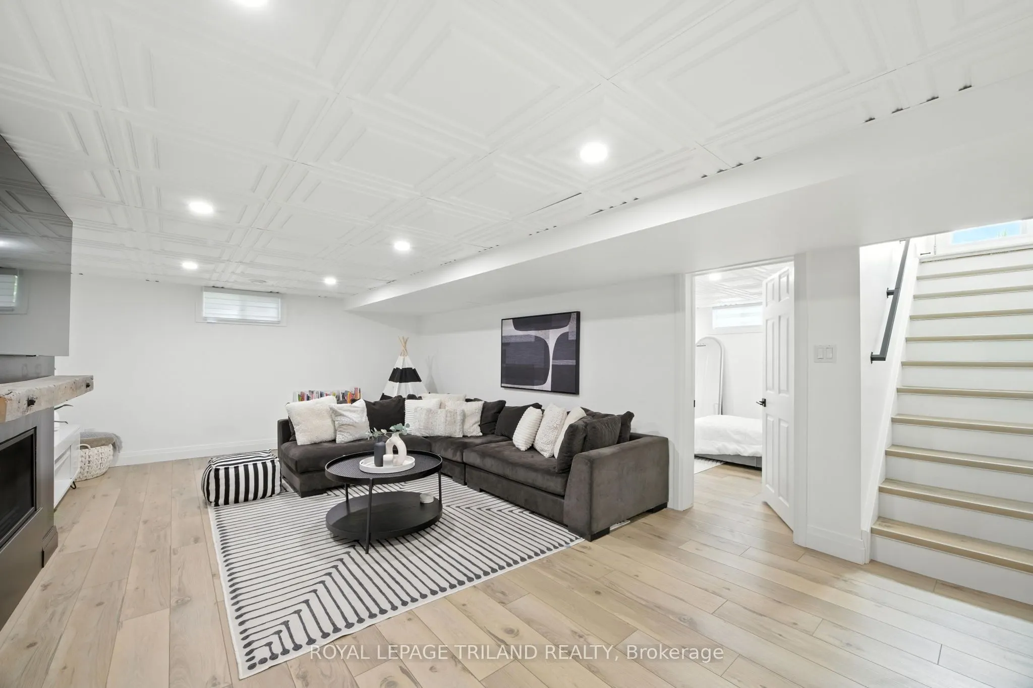 102 RAILWAY Avenue