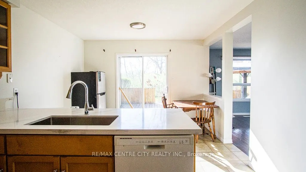 371 RIDGEVIEW Court