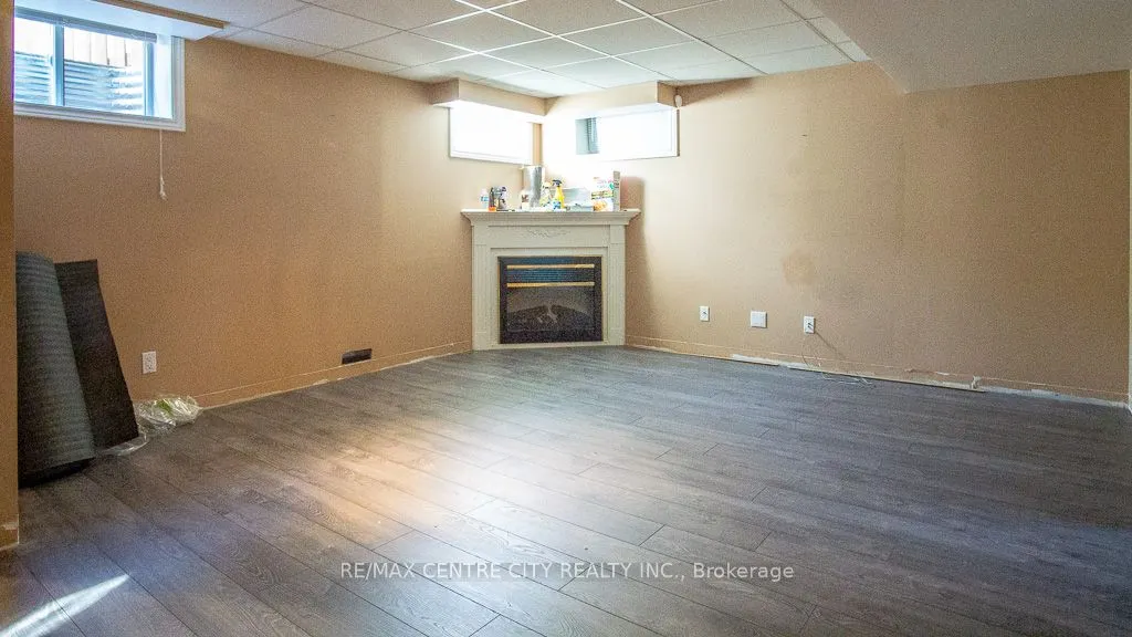 371 RIDGEVIEW Court