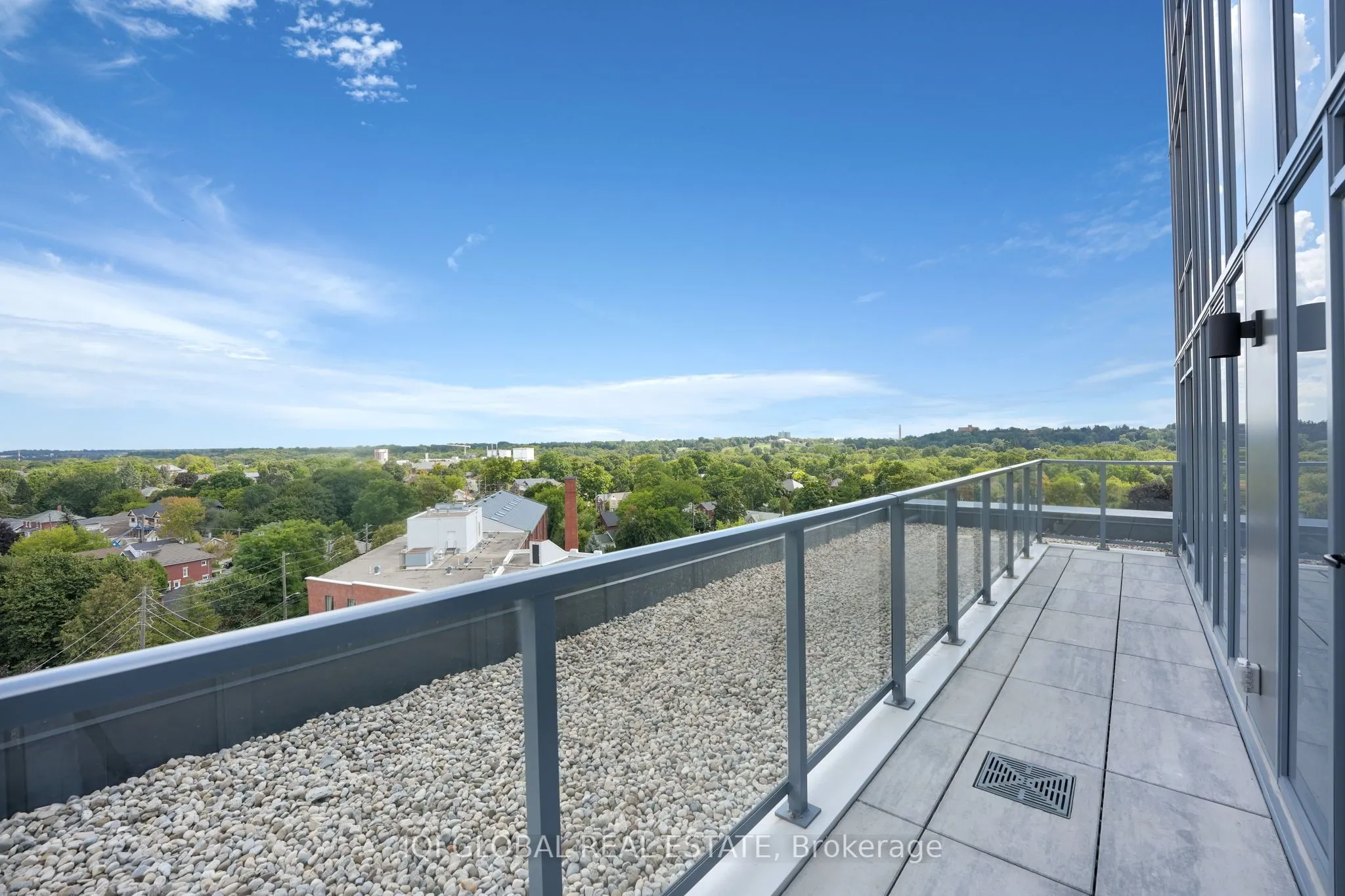 93 Arthur Street S, #913
