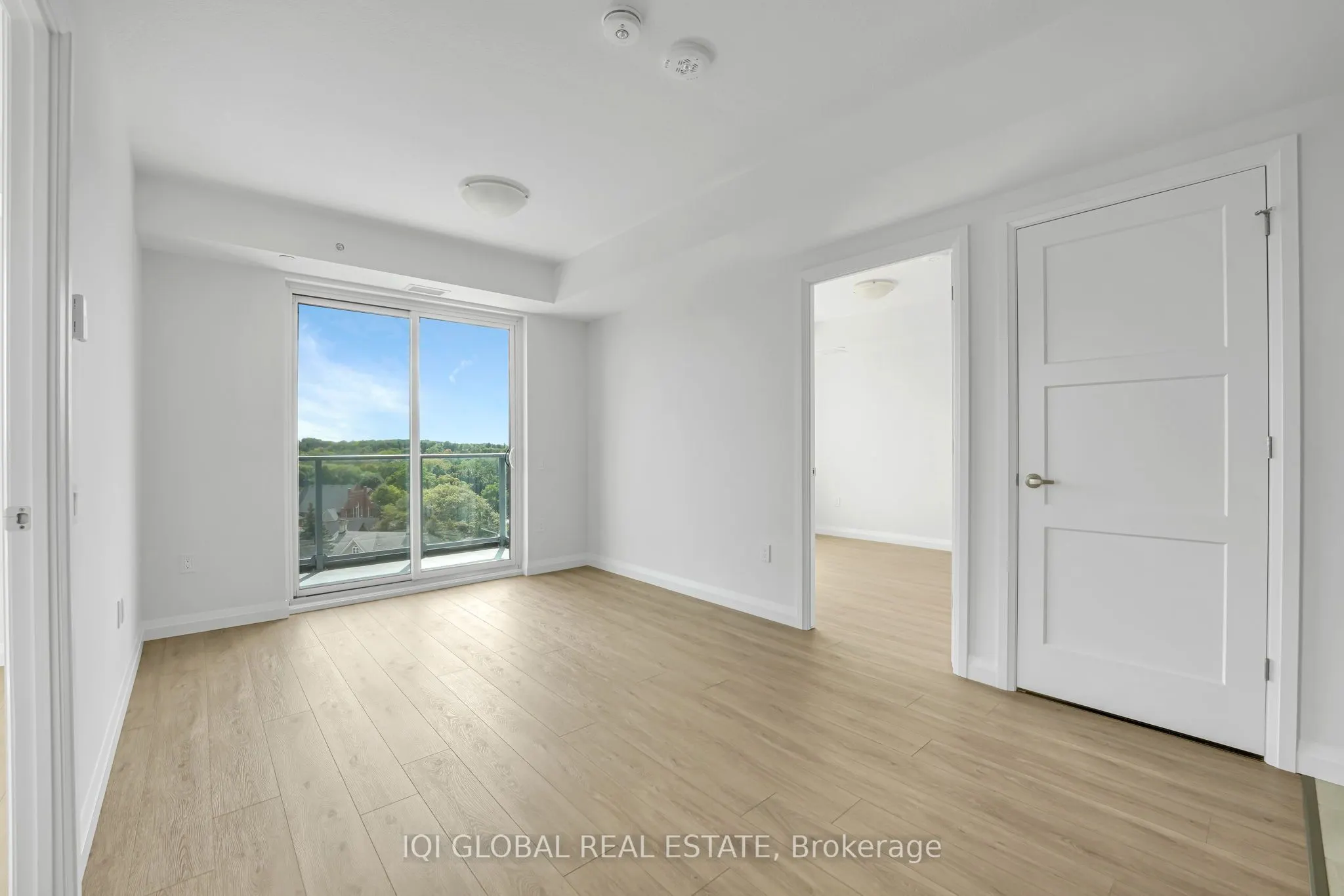 93 Arthur Street S, #913