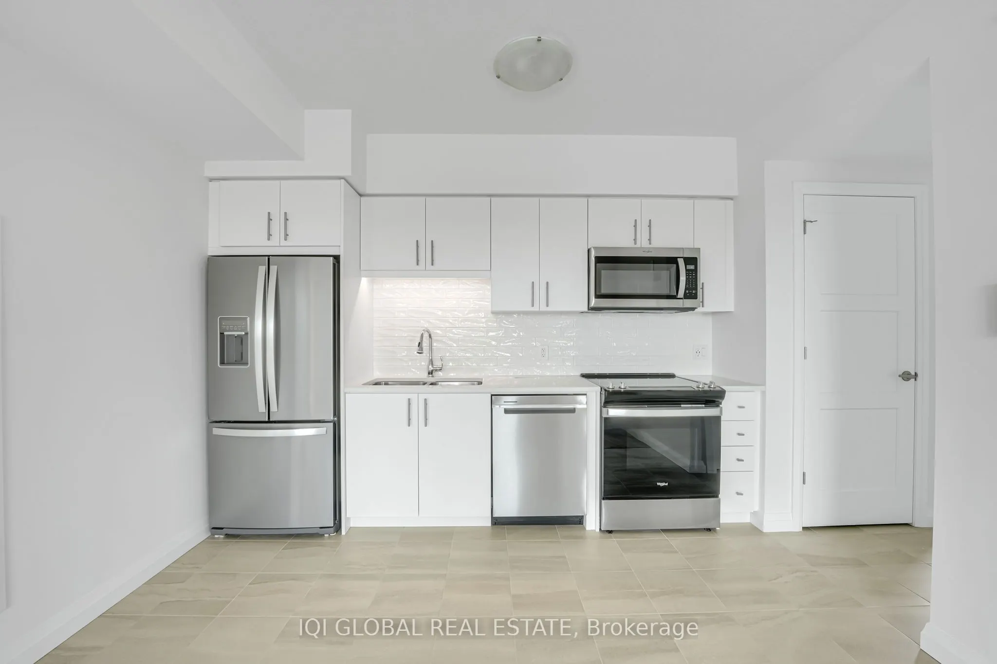 93 Arthur Street S, #913
