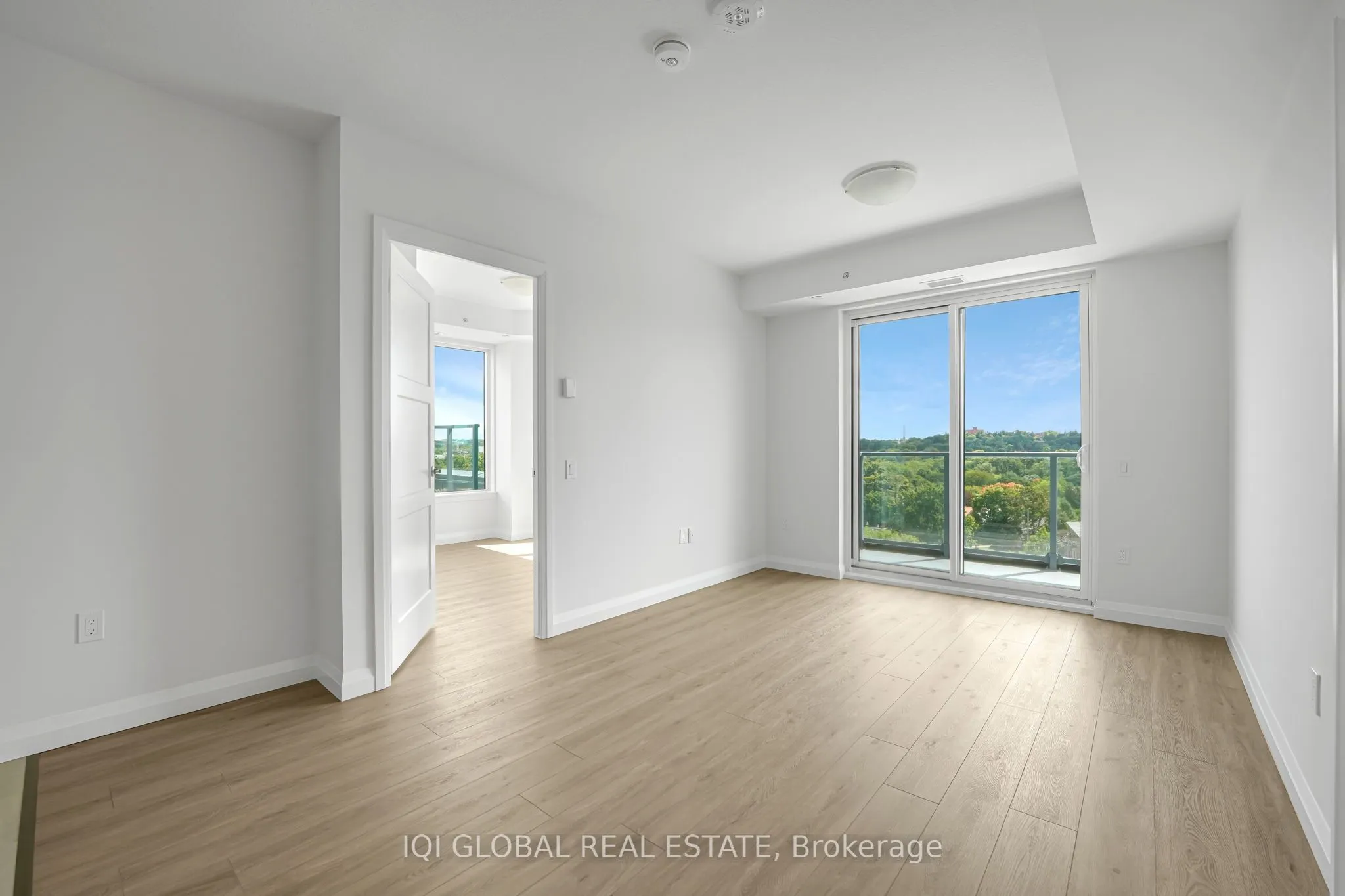 93 Arthur Street S, #913