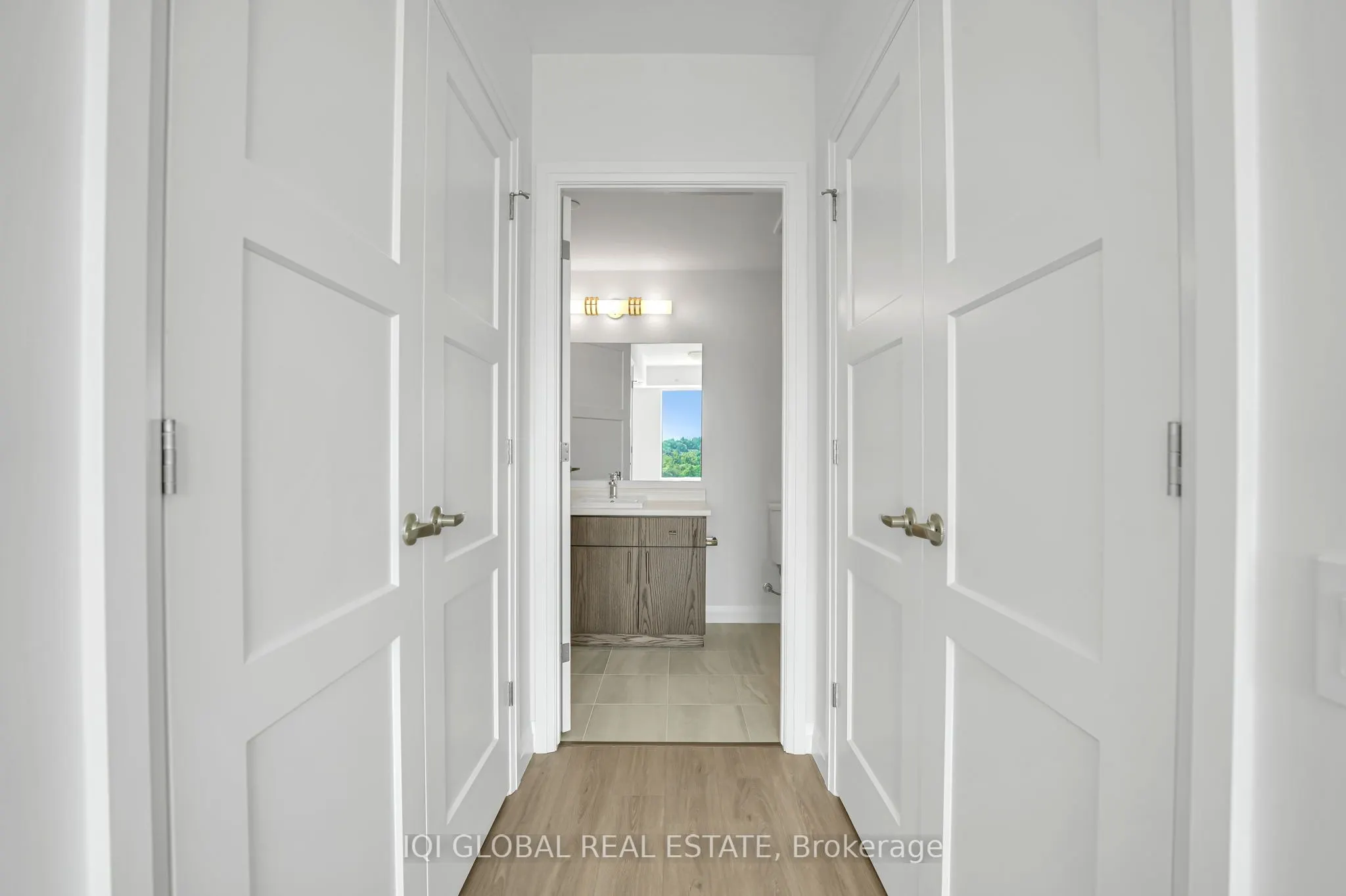 93 Arthur Street S, #913