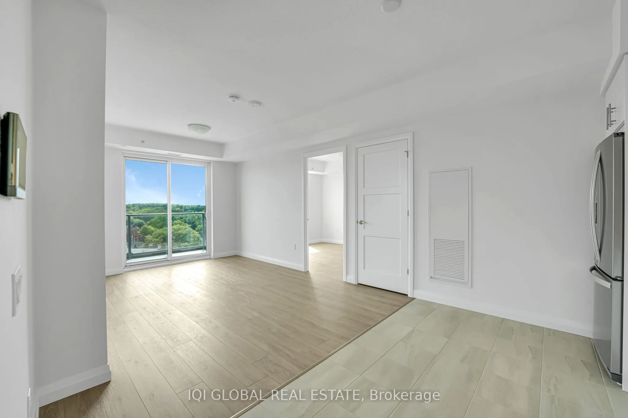 93 Arthur Street S, #913