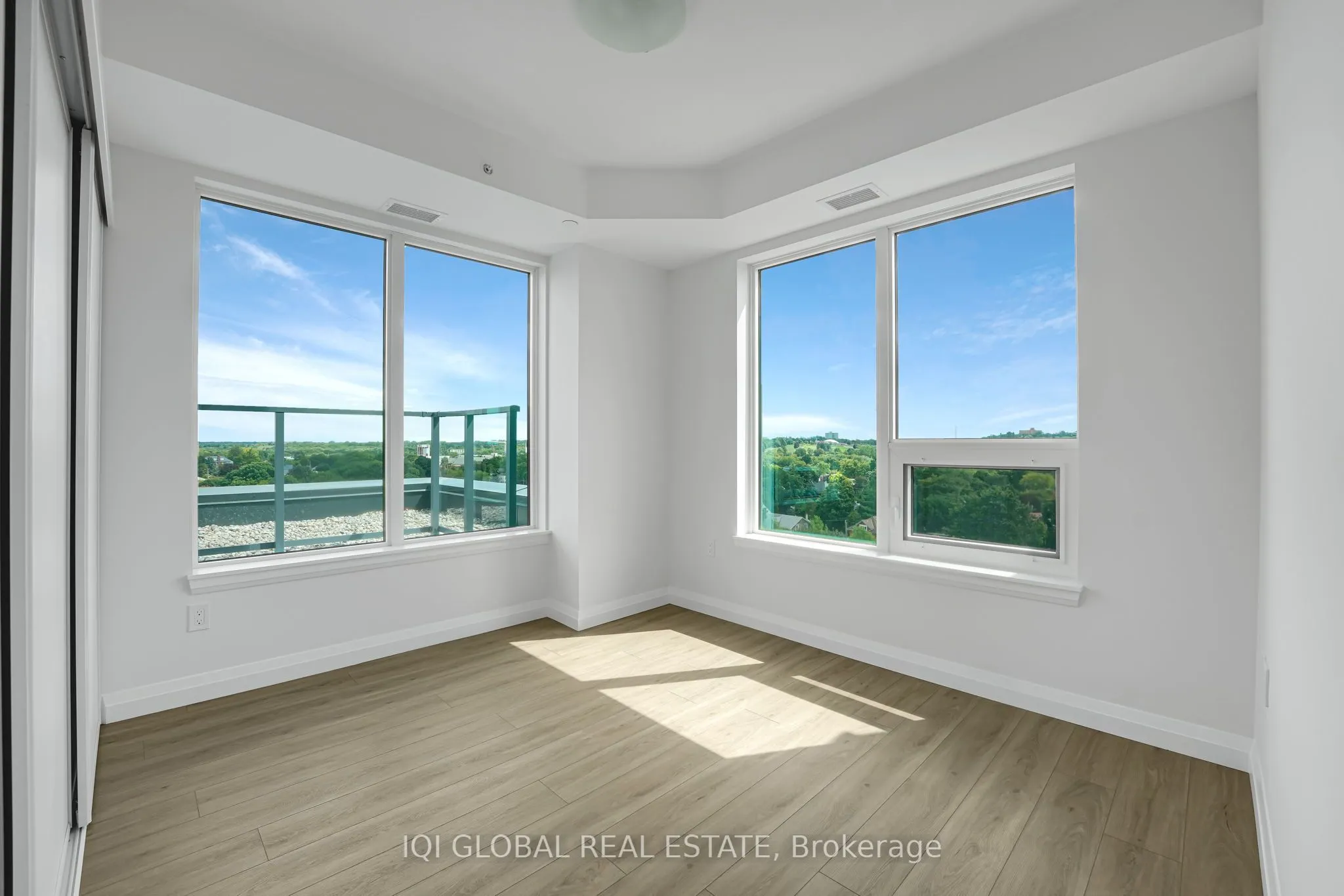 93 Arthur Street S, #913