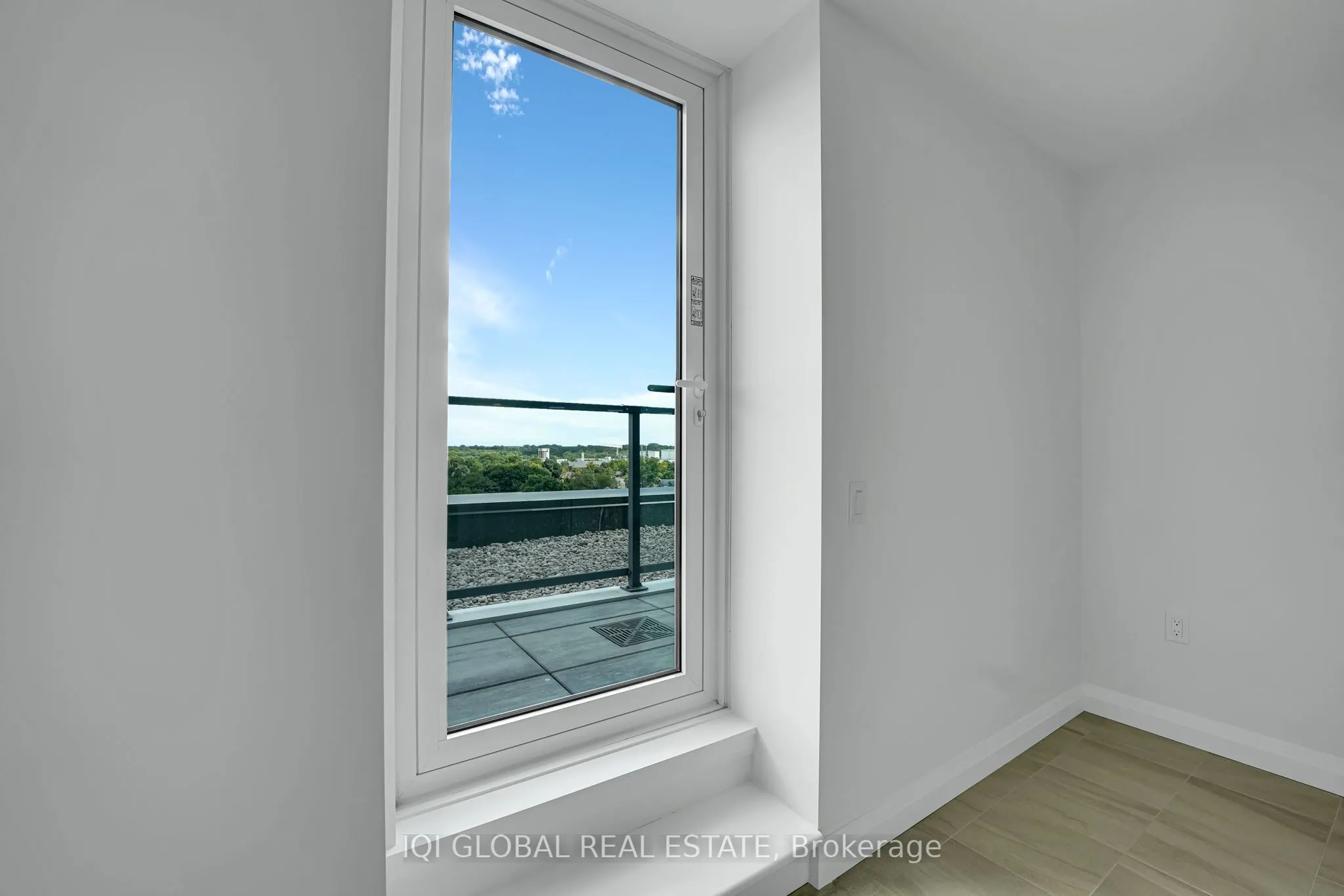 93 Arthur Street S, #913