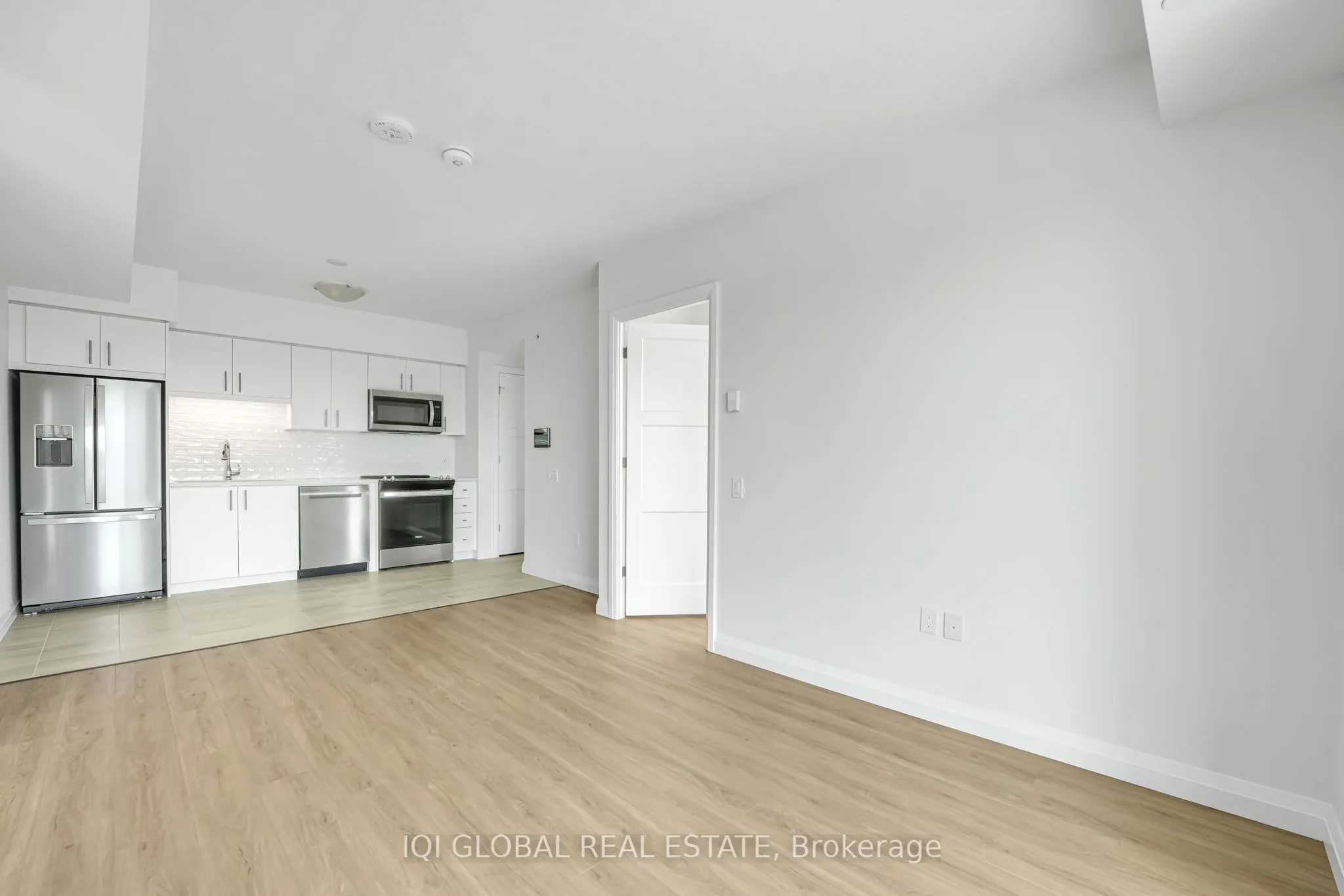 93 Arthur Street S, #913