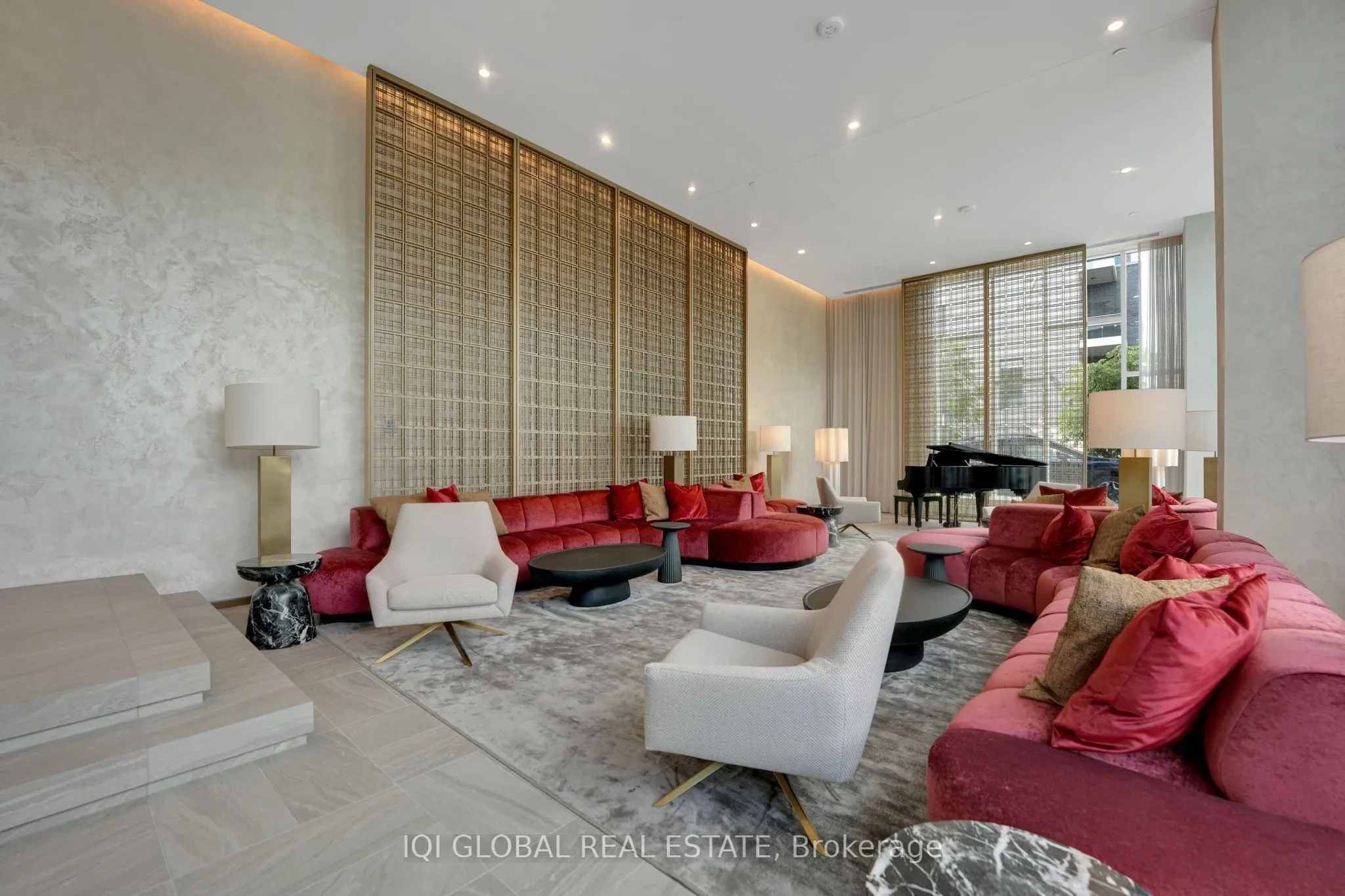 93 Arthur Street S, #913