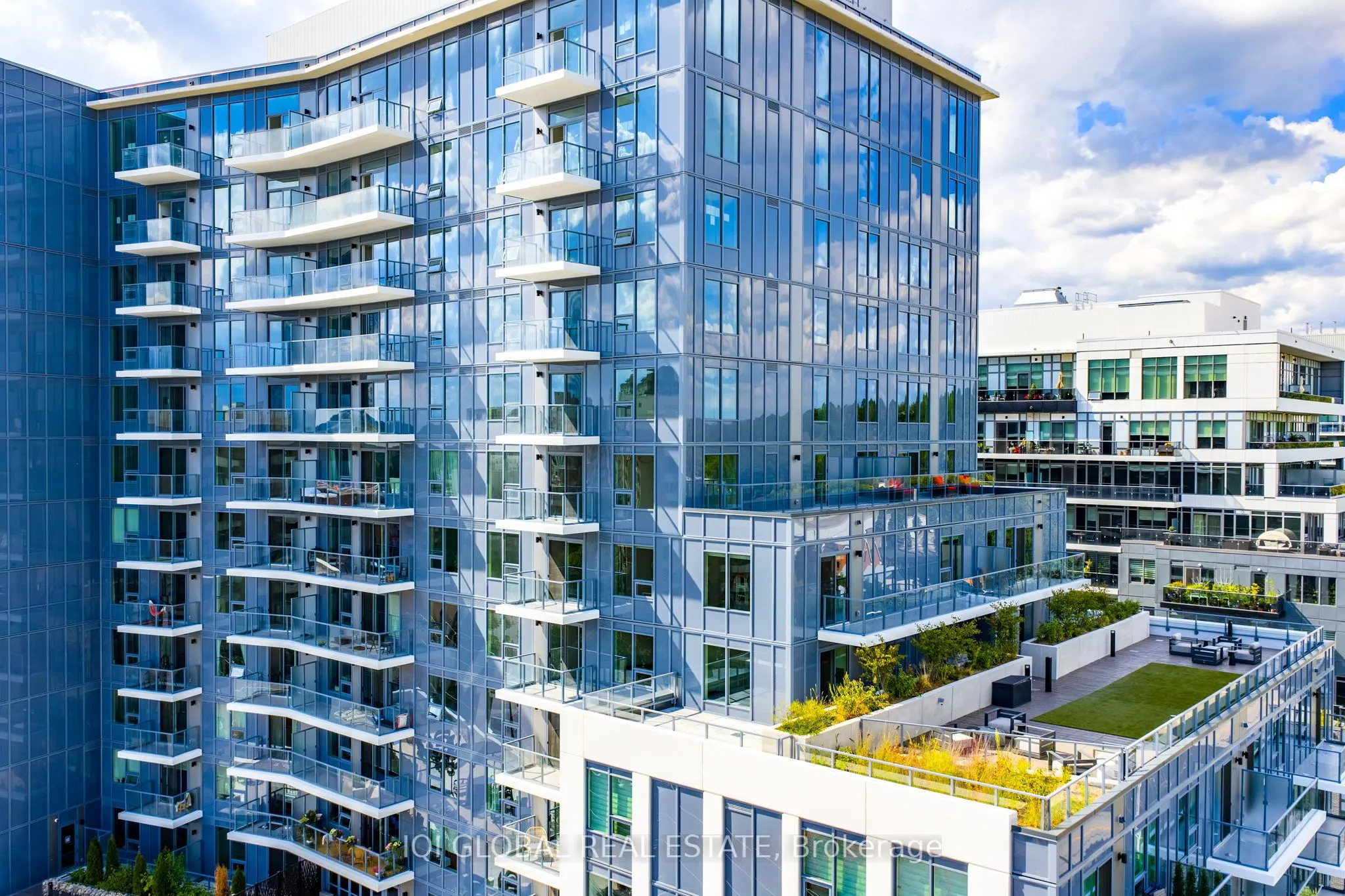 93 Arthur Street S, #913