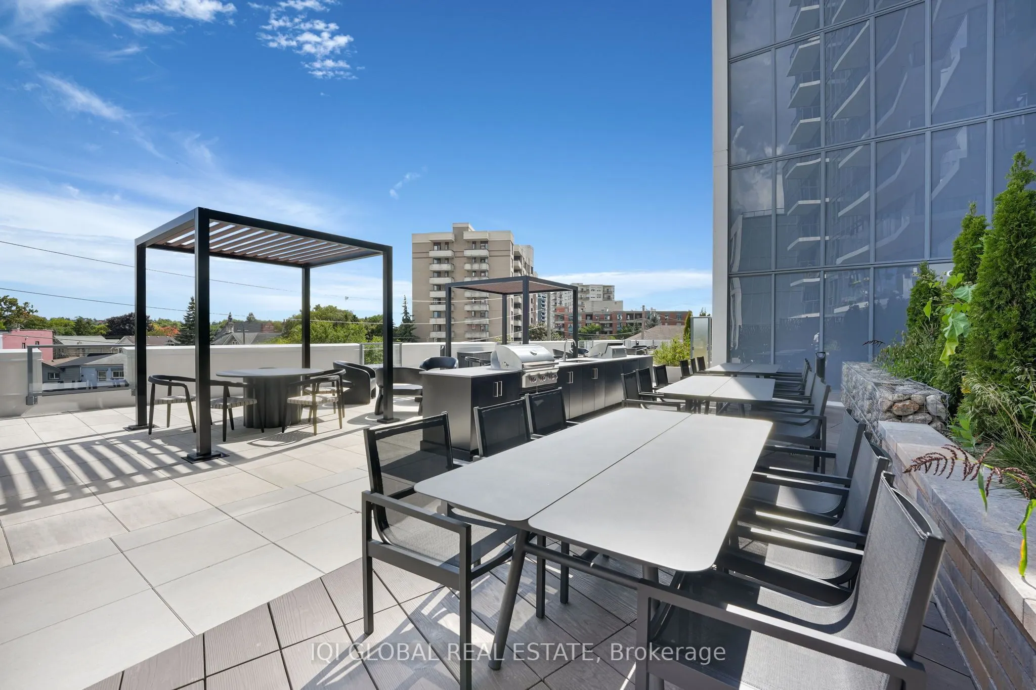 93 Arthur Street S, #913