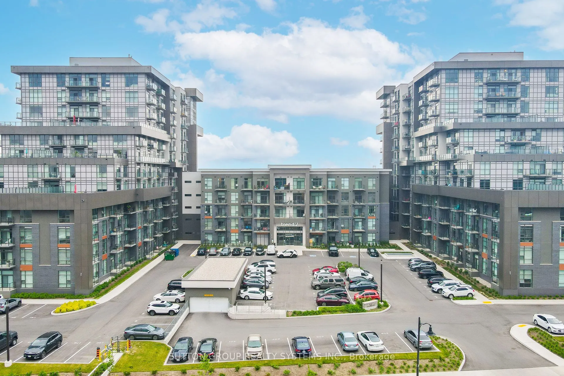 460 Dundas Street E, #231