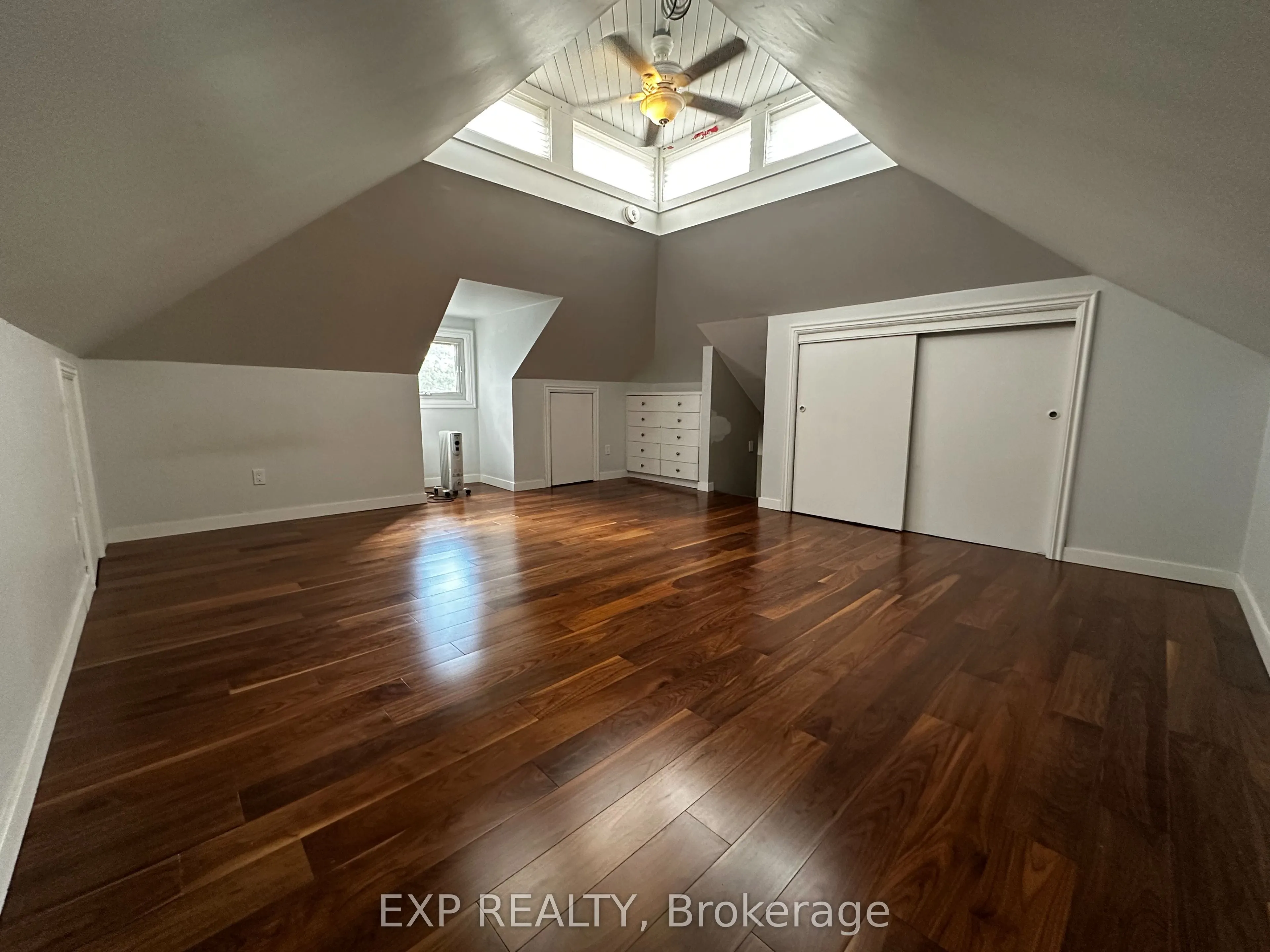 24 Emma Street N