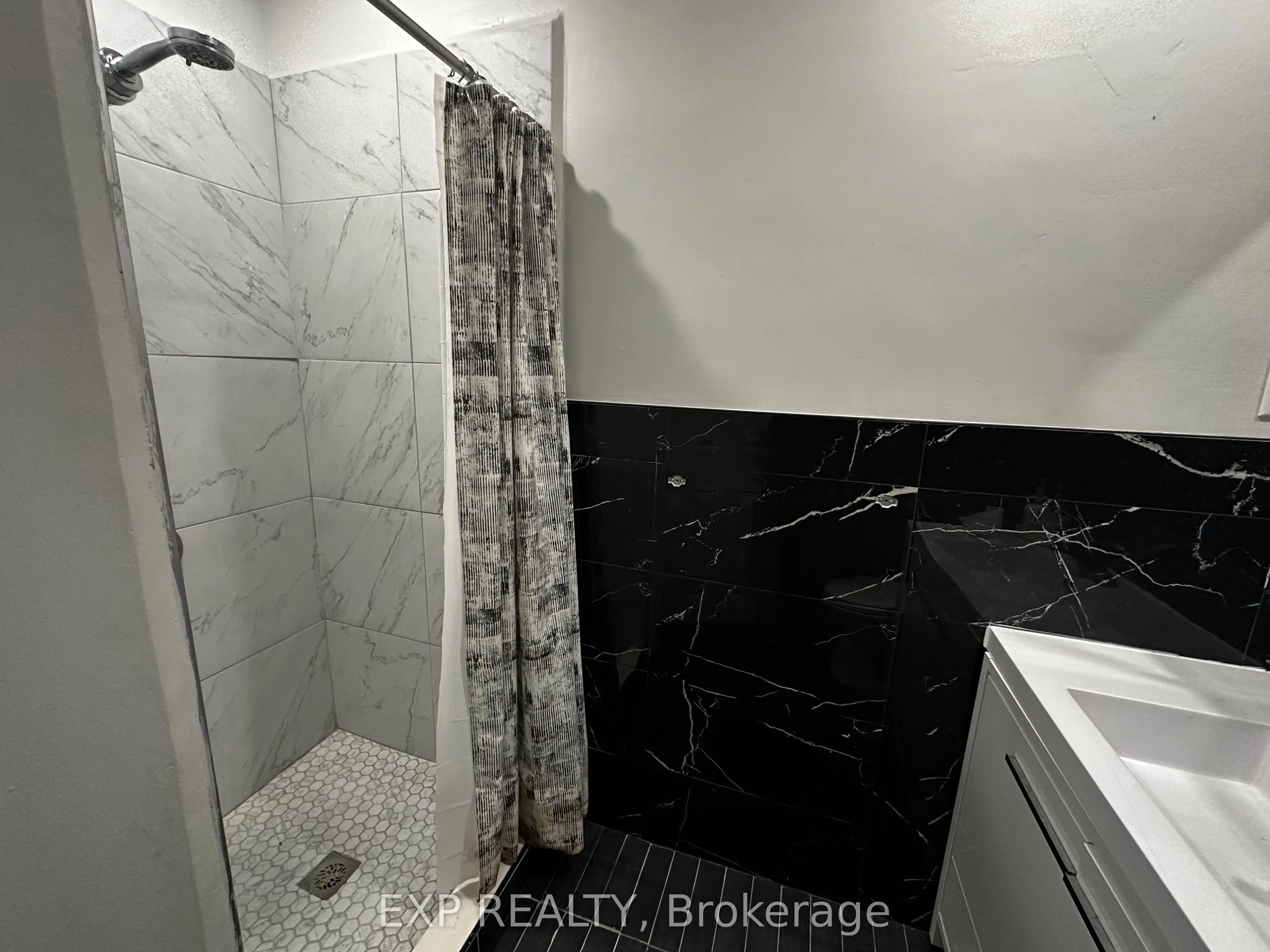 24 Emma Street N