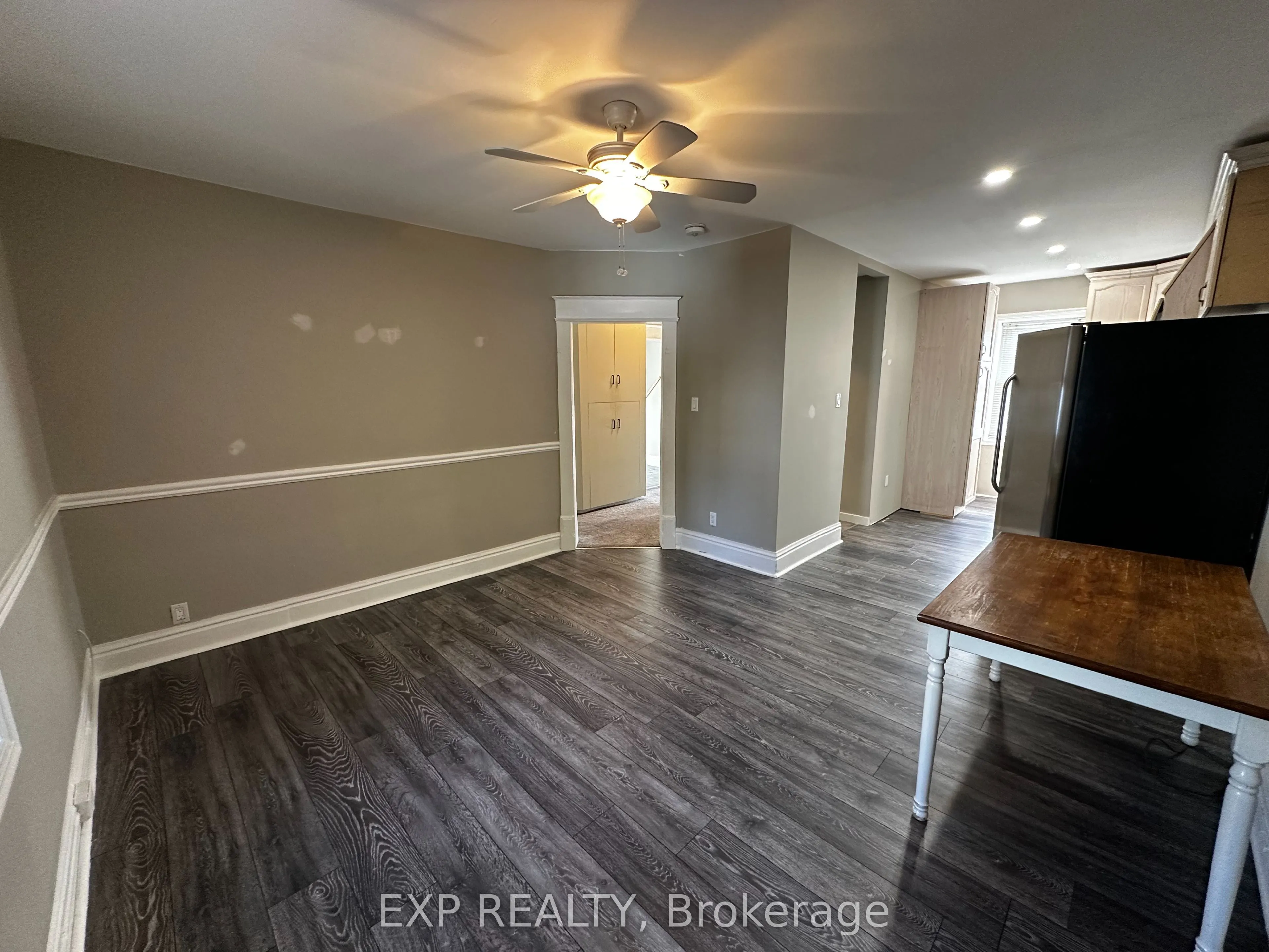 24 Emma Street N