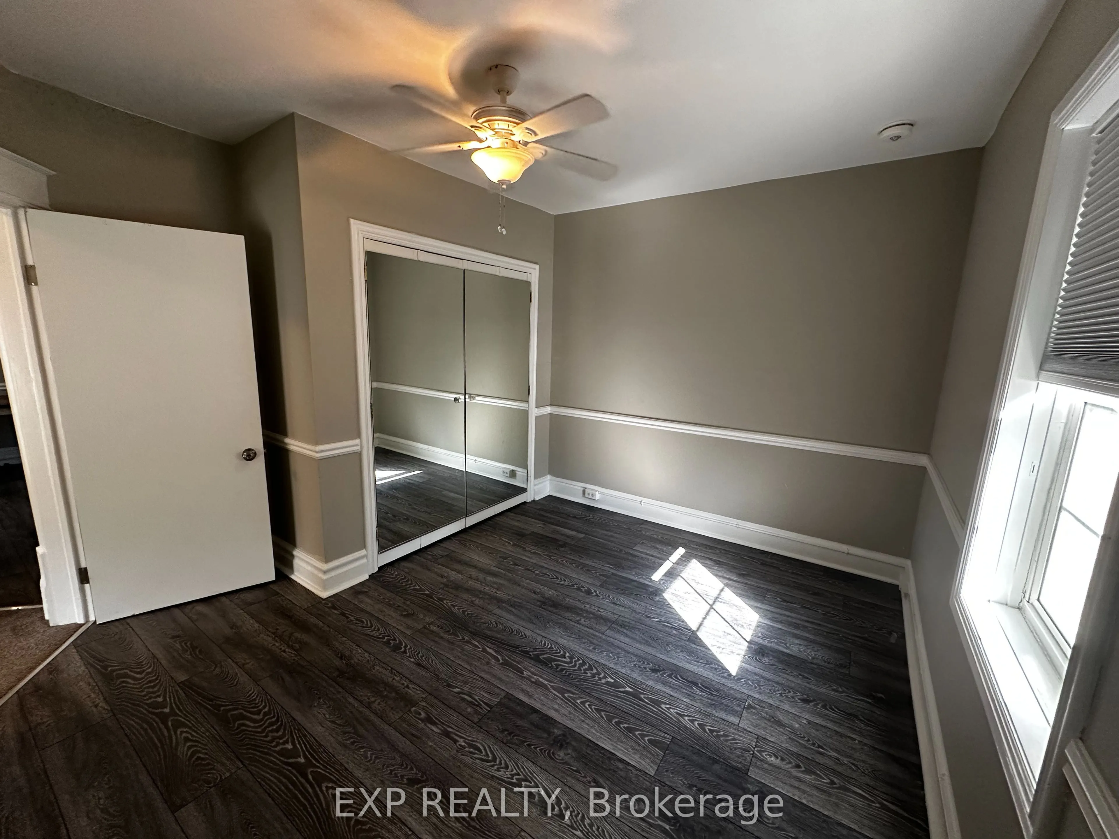 24 Emma Street N