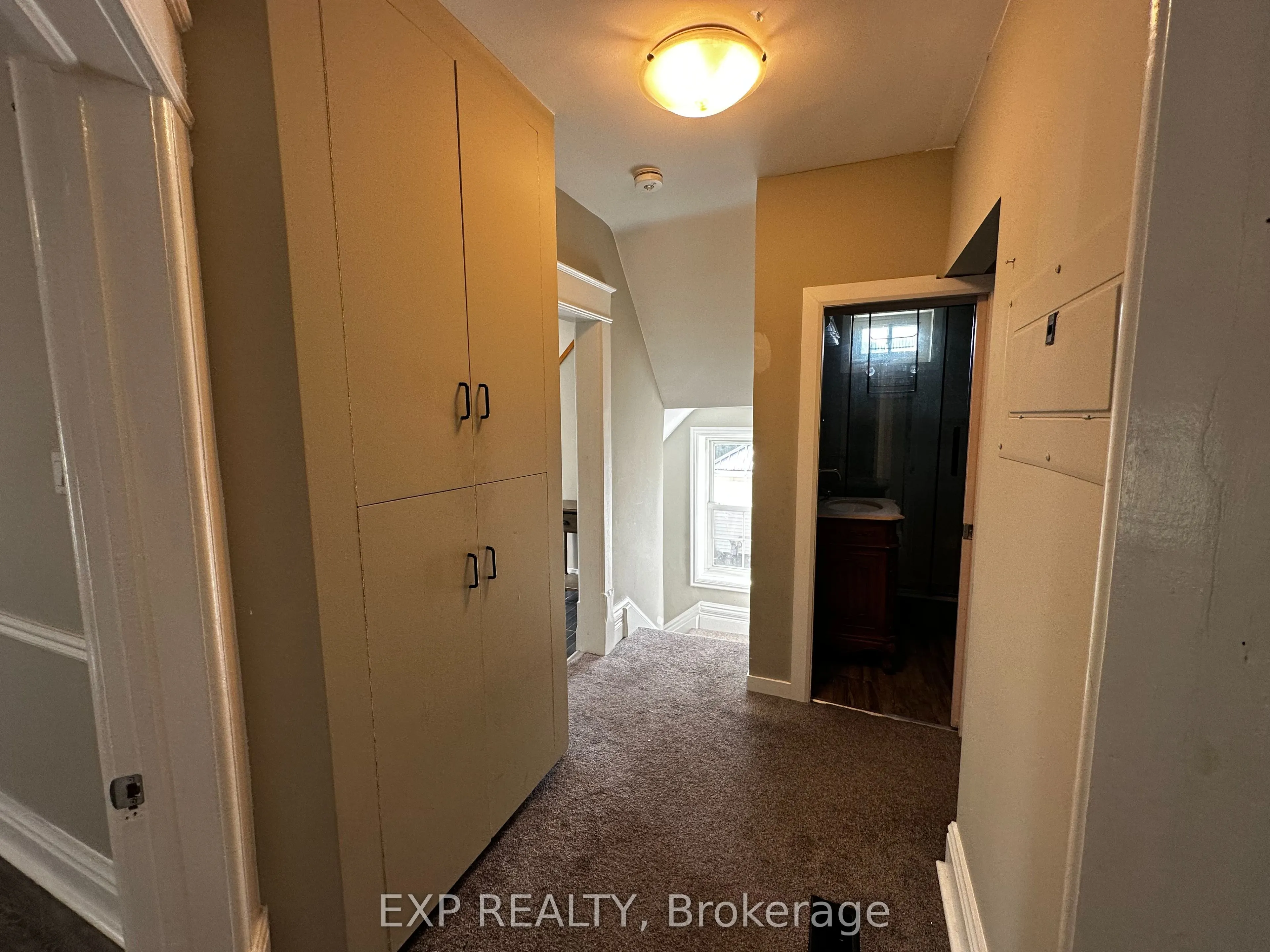 24 Emma Street N