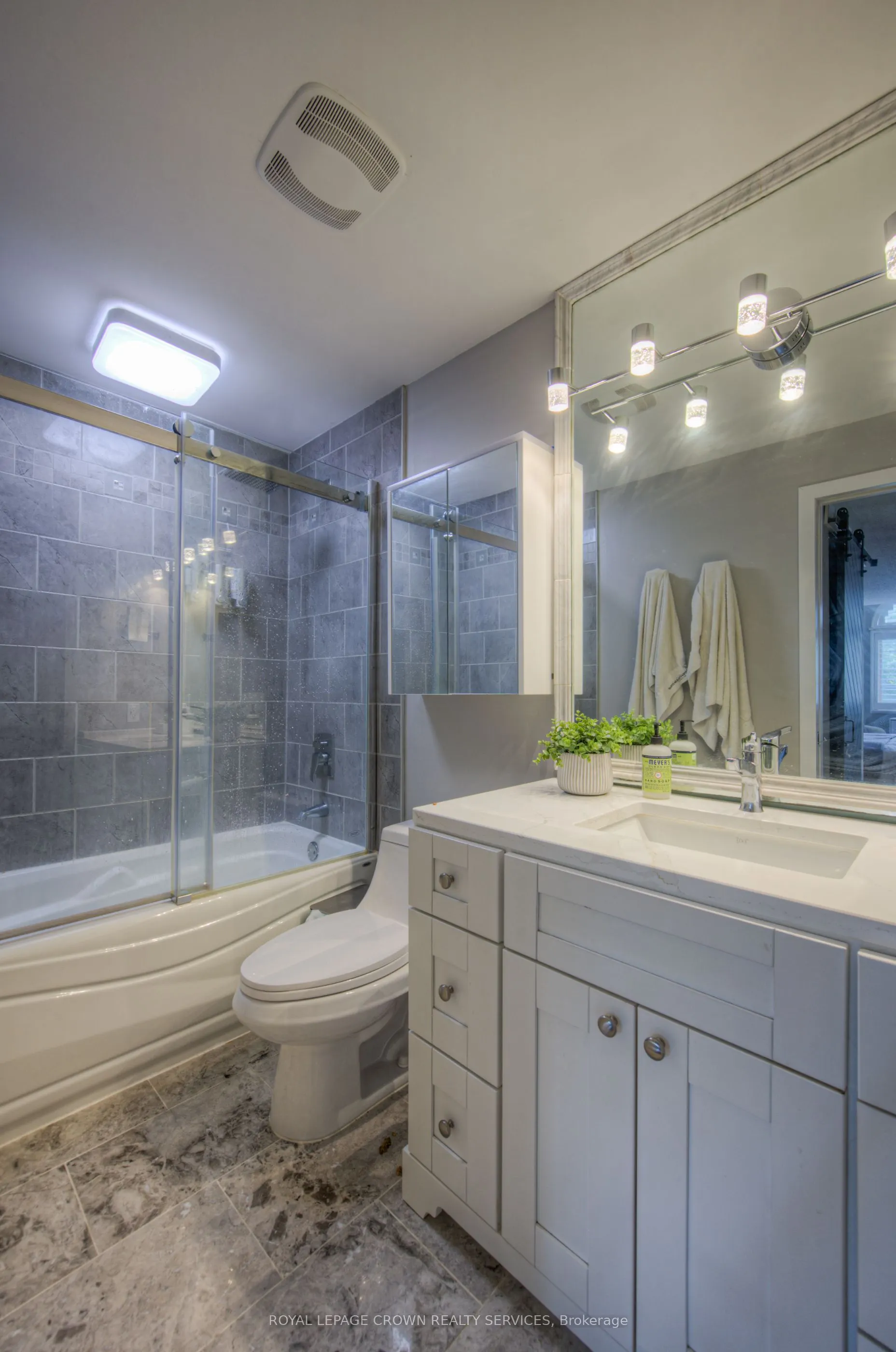 313 George Street N, #4