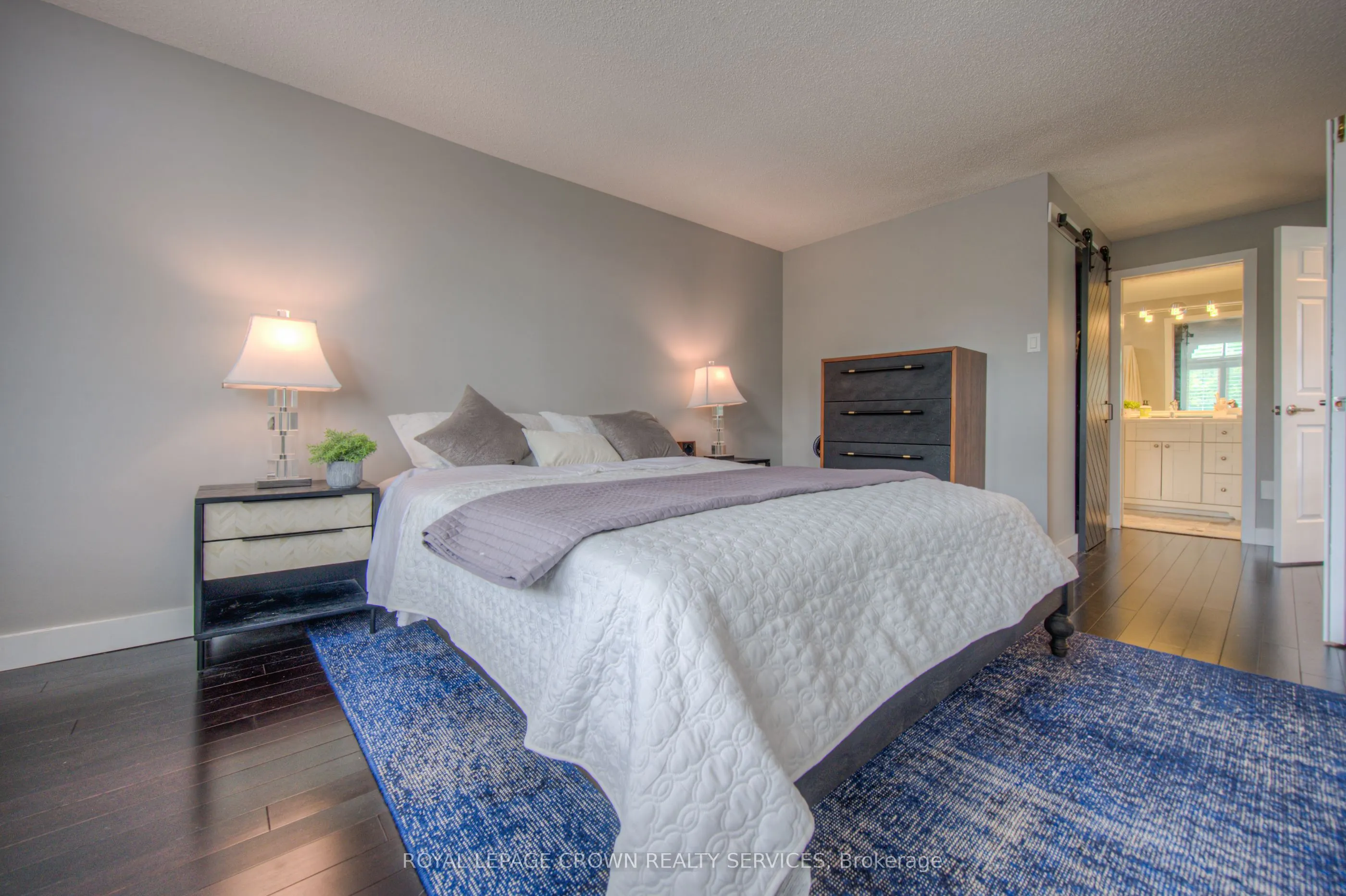 313 George Street N, #4