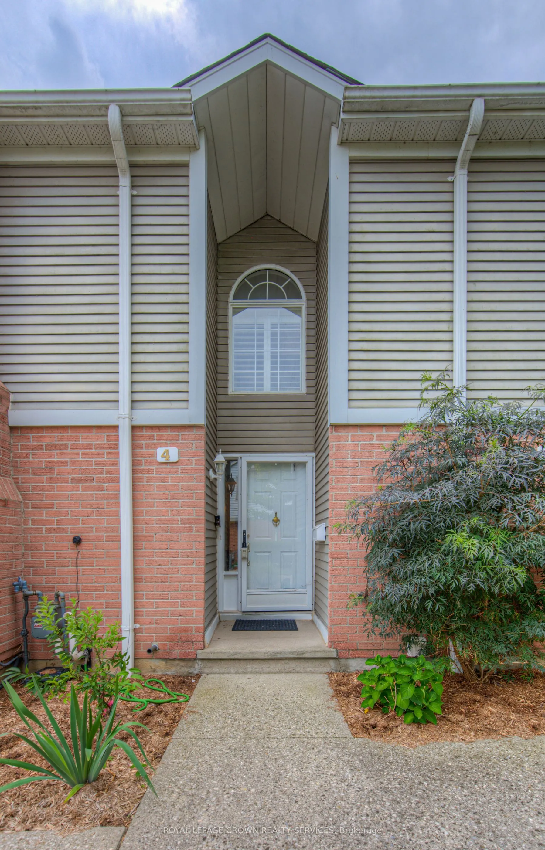 313 George Street N, #4