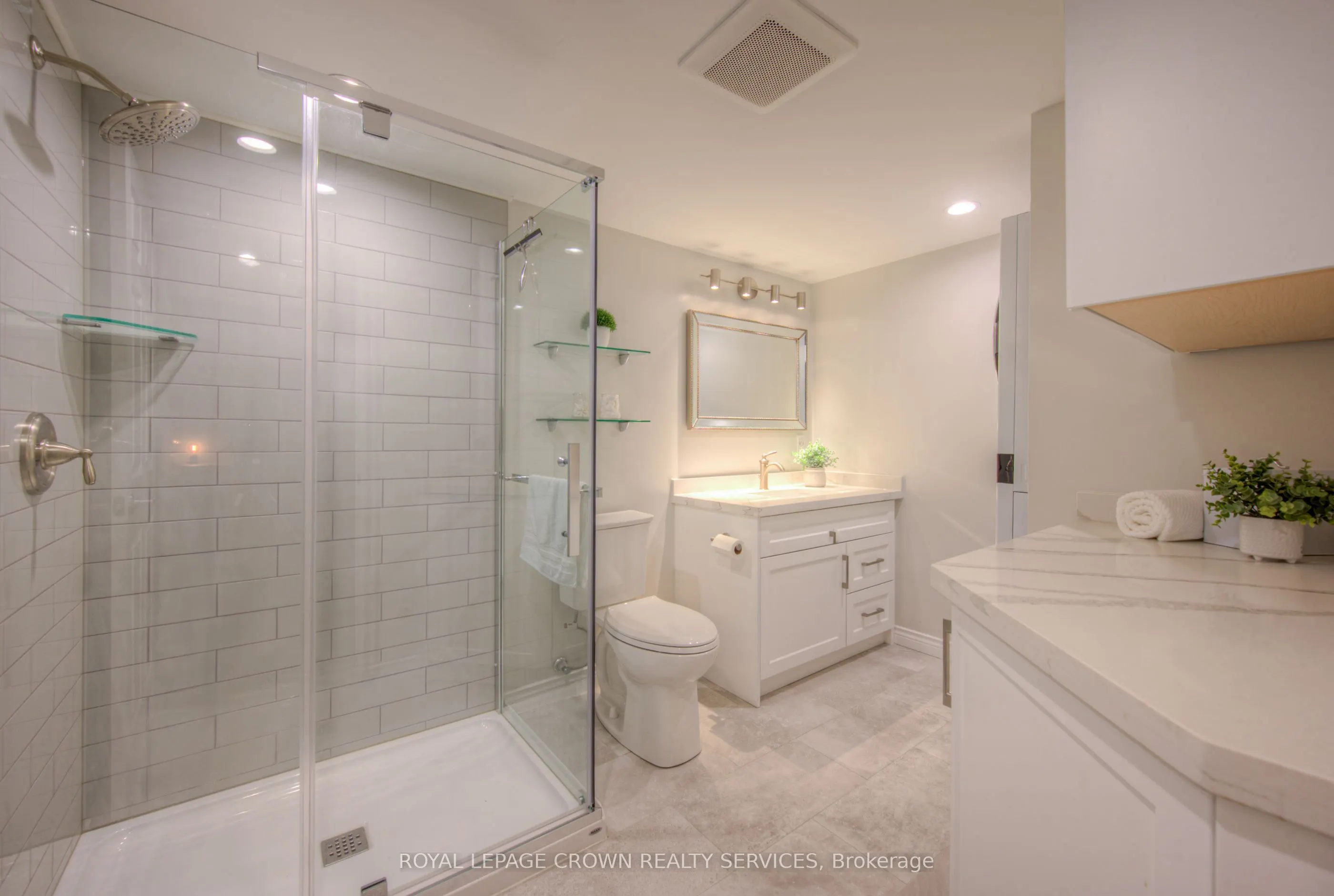 313 George Street N, #4