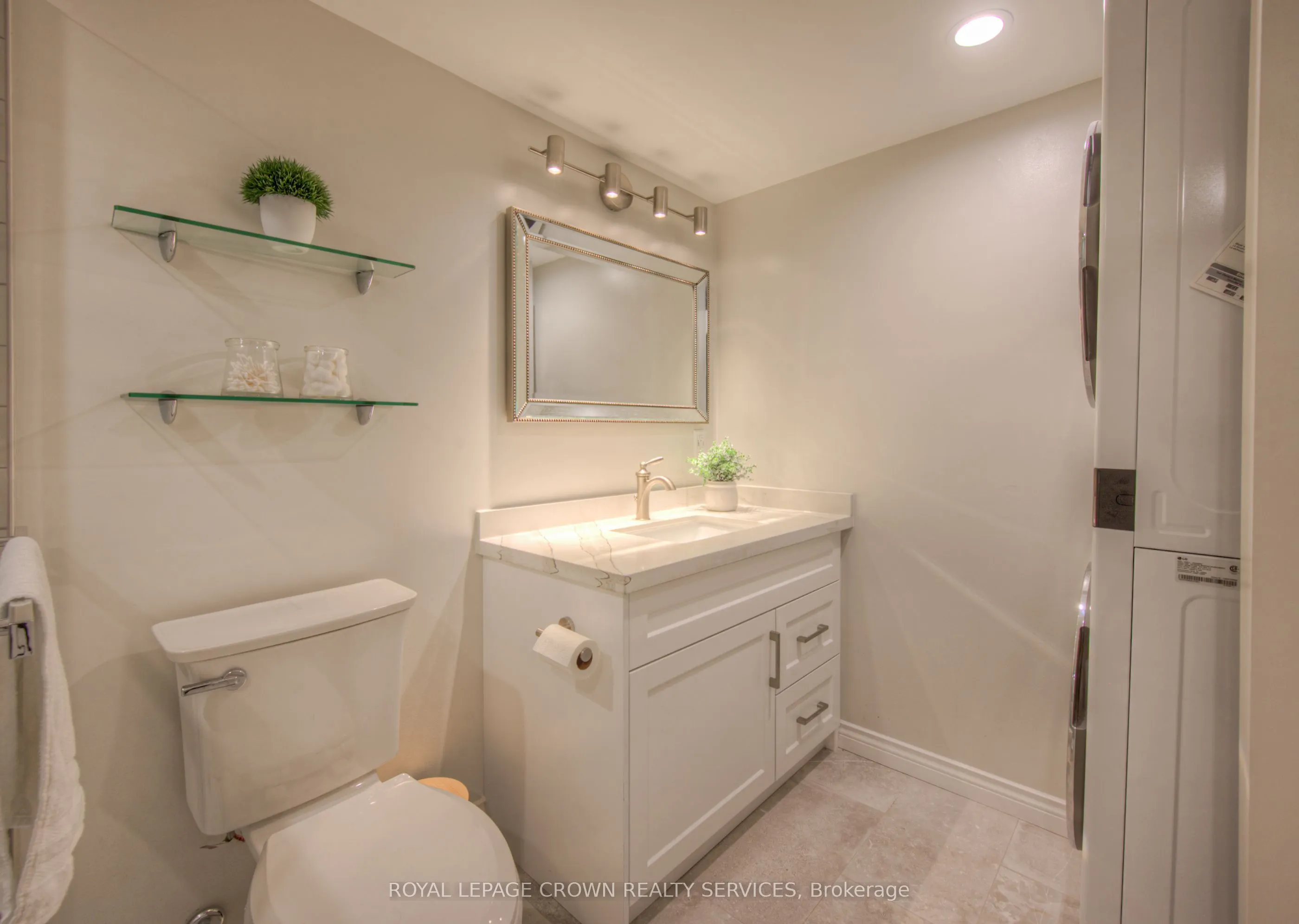 313 George Street N, #4
