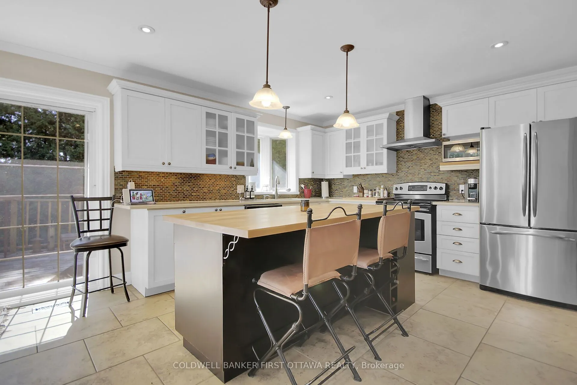 5937 Rideau Valley Drive N