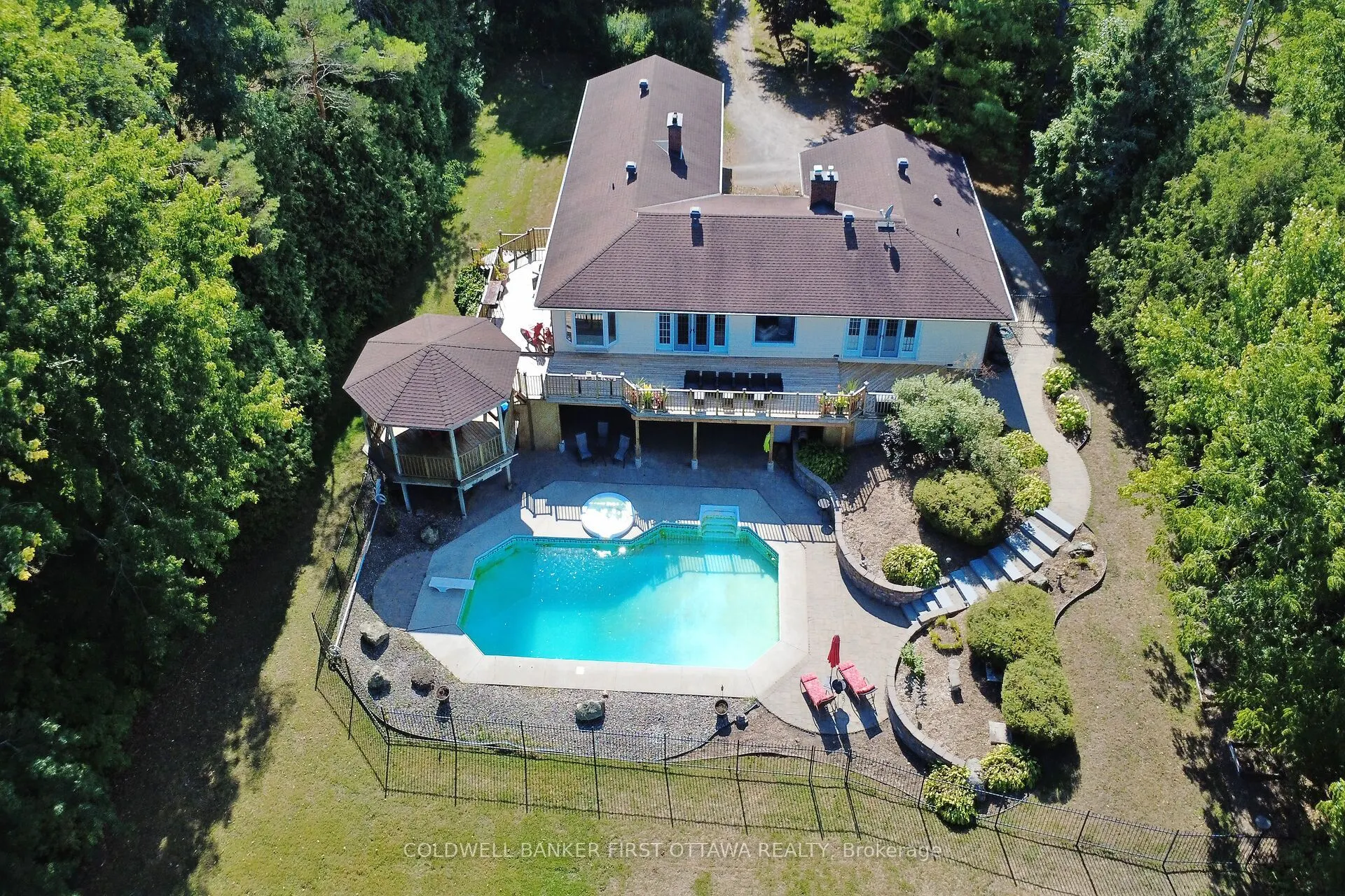 5937 Rideau Valley Drive N