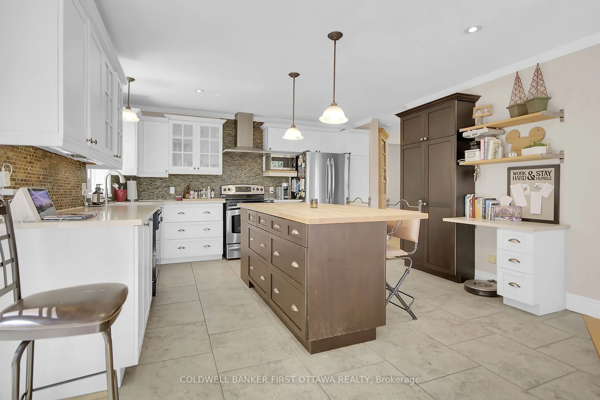 5937 Rideau Valley Drive N