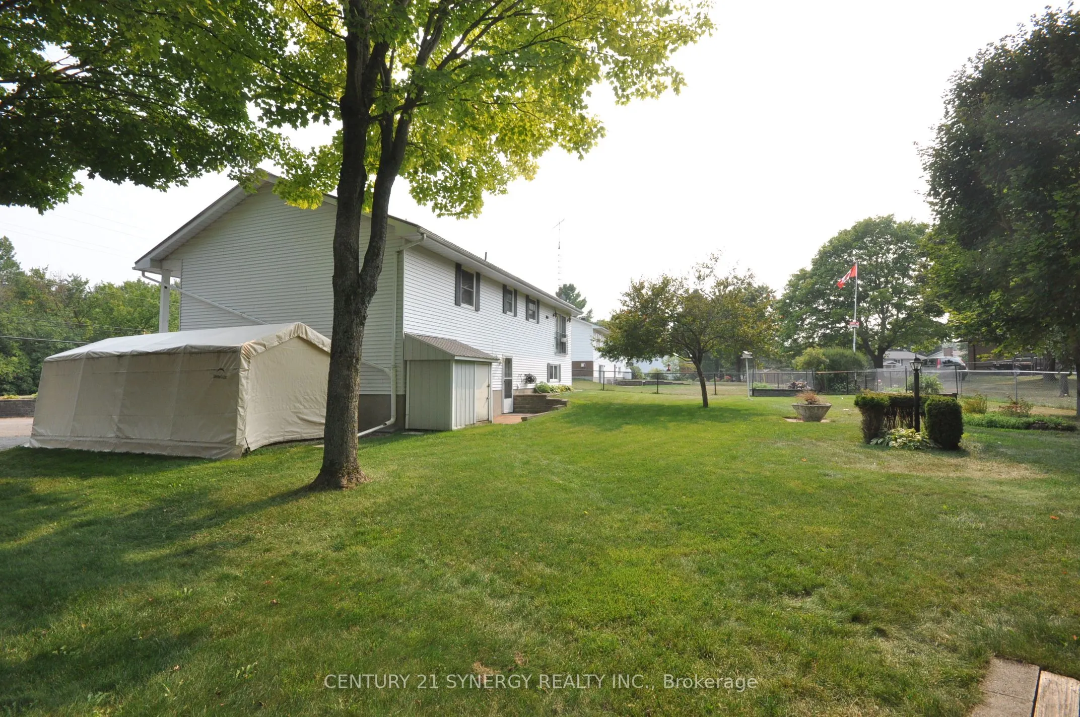 186 Golf Club Road N