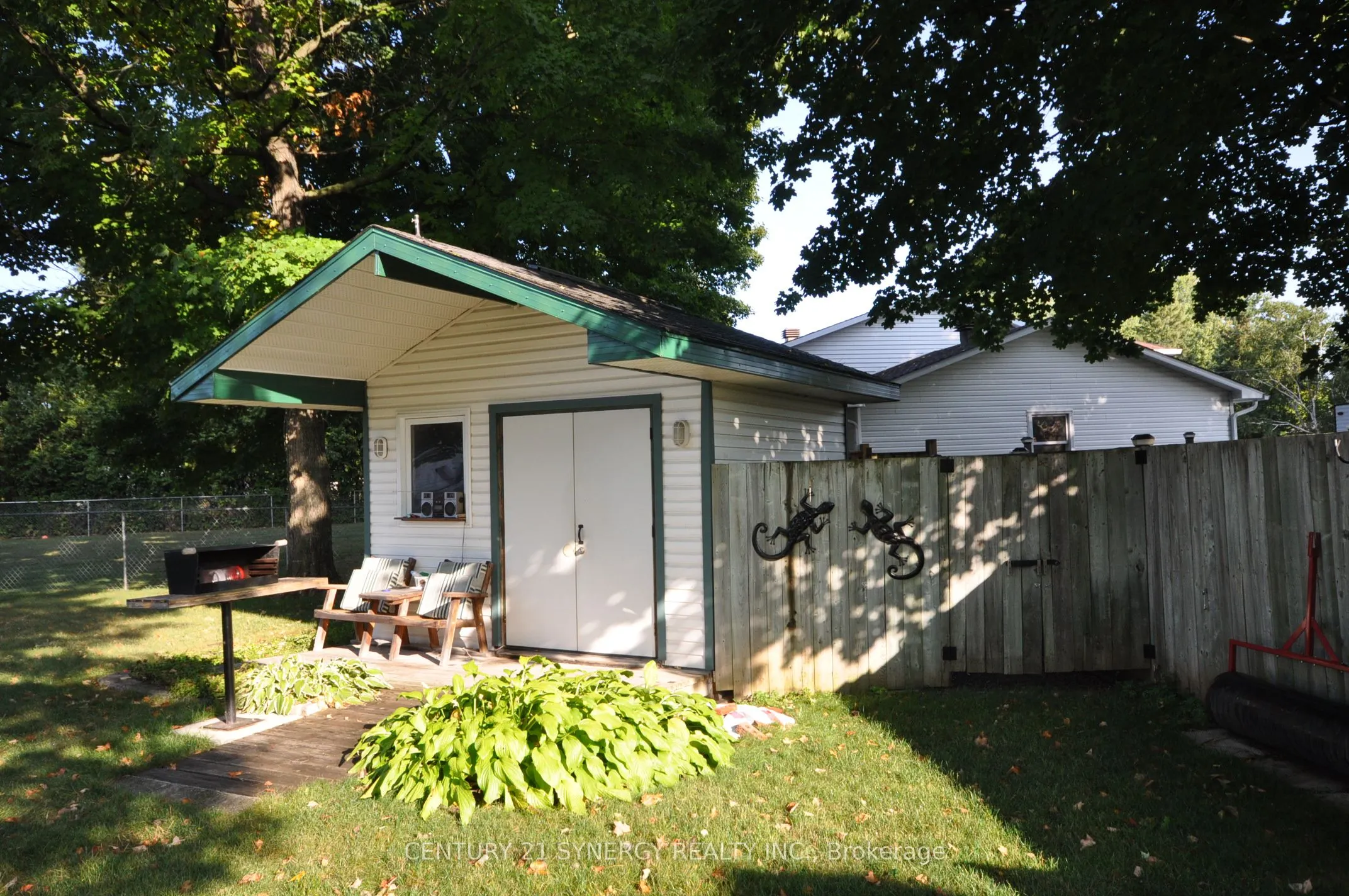 186 Golf Club Road N