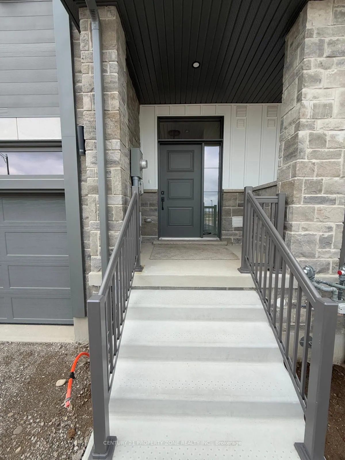 35 Rivergreen Crescent