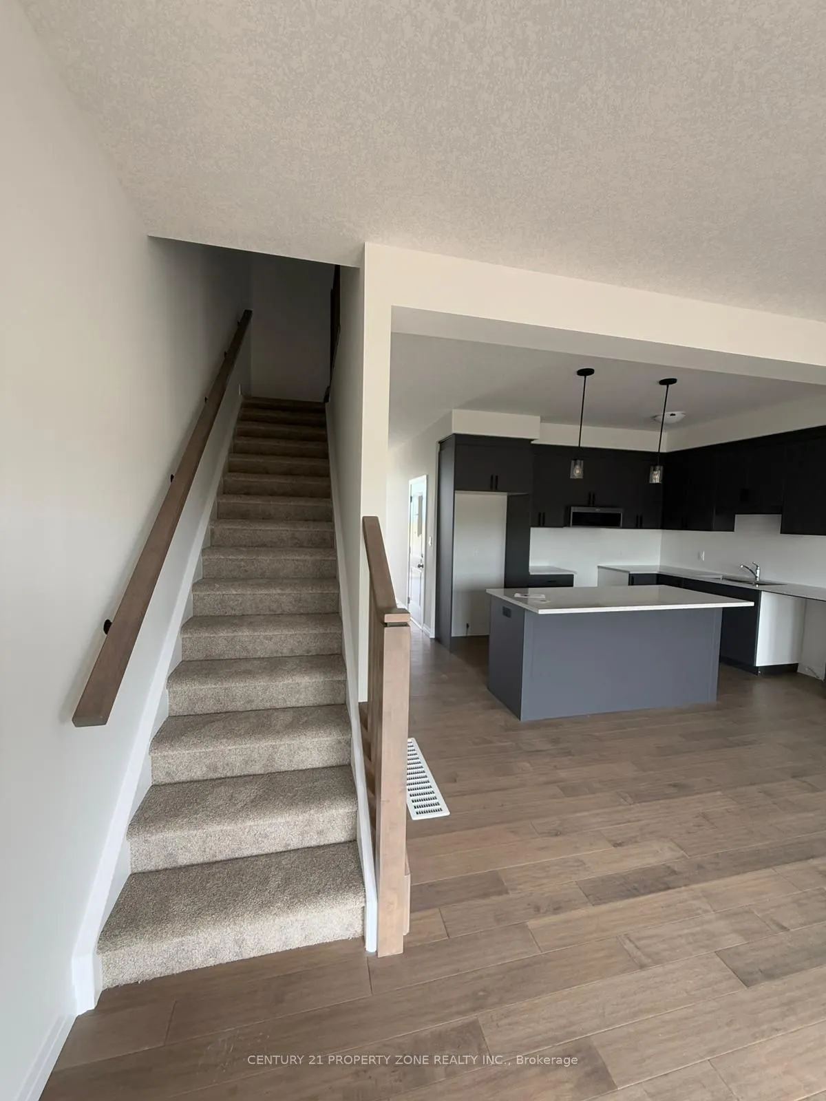35 Rivergreen Crescent