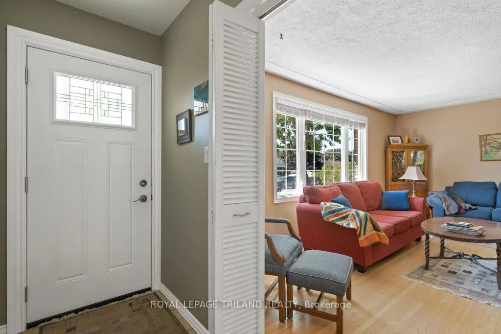 16 Thompson Avenue