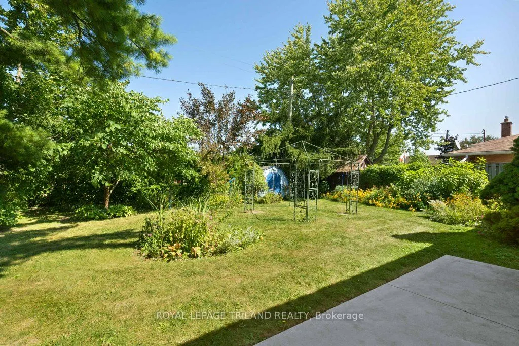 16 Thompson Avenue