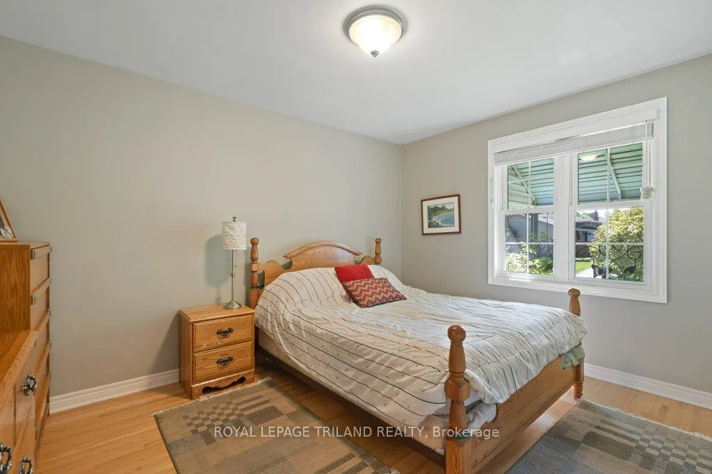 16 Thompson Avenue