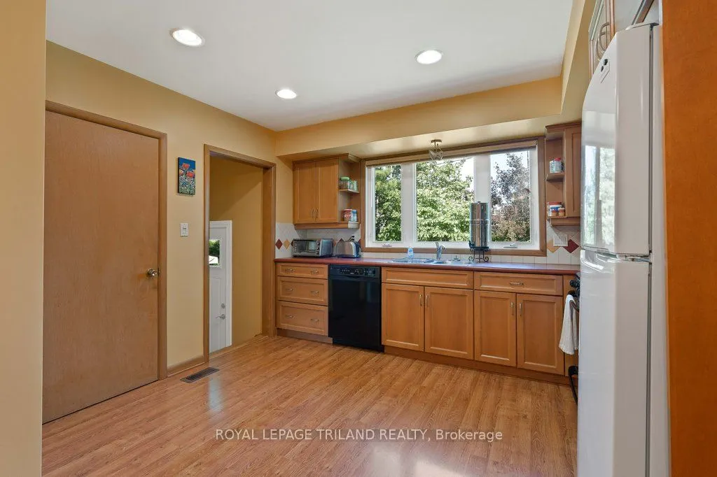 16 Thompson Avenue