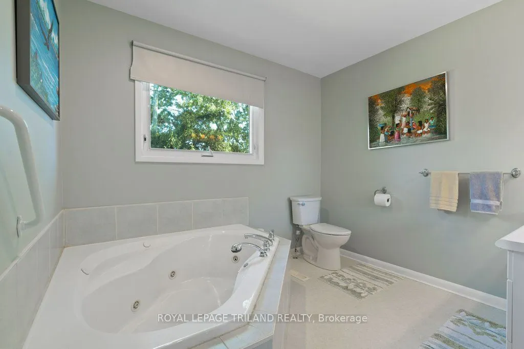 16 Thompson Avenue