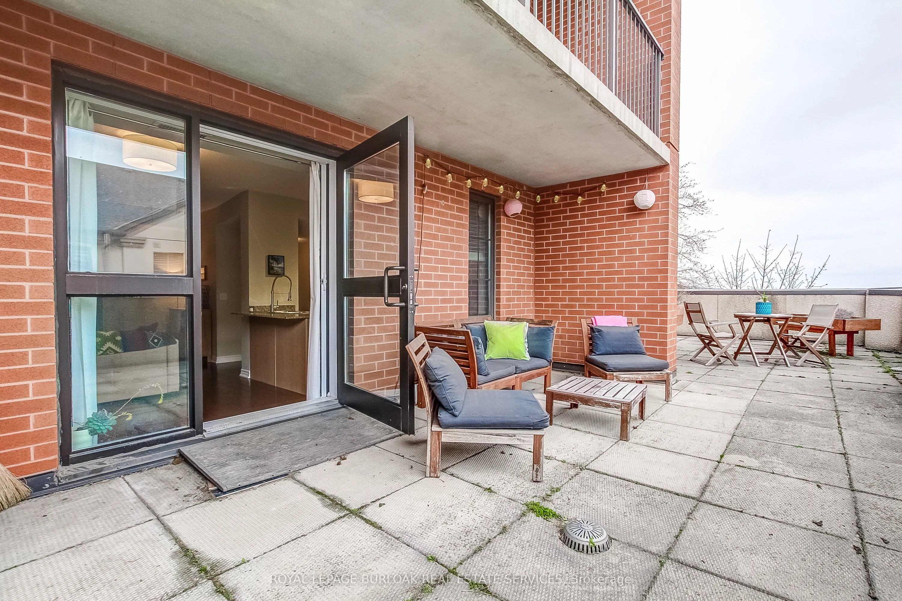 47 Caroline Street N, #404