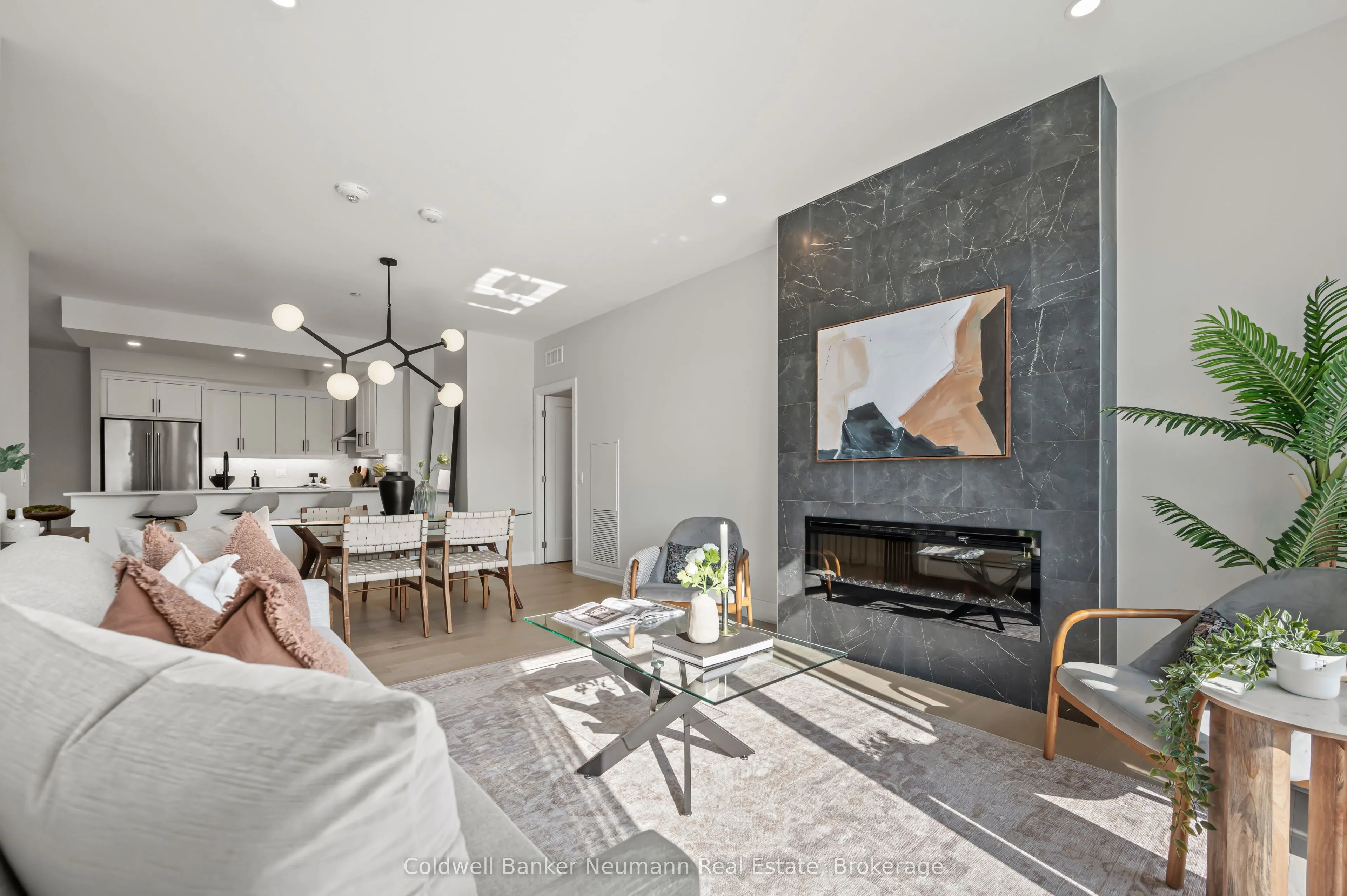 71 Wyndham Street S, #313