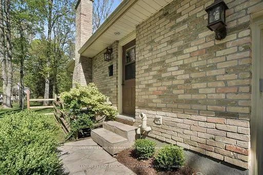 2 Lansdowne Park Crescent