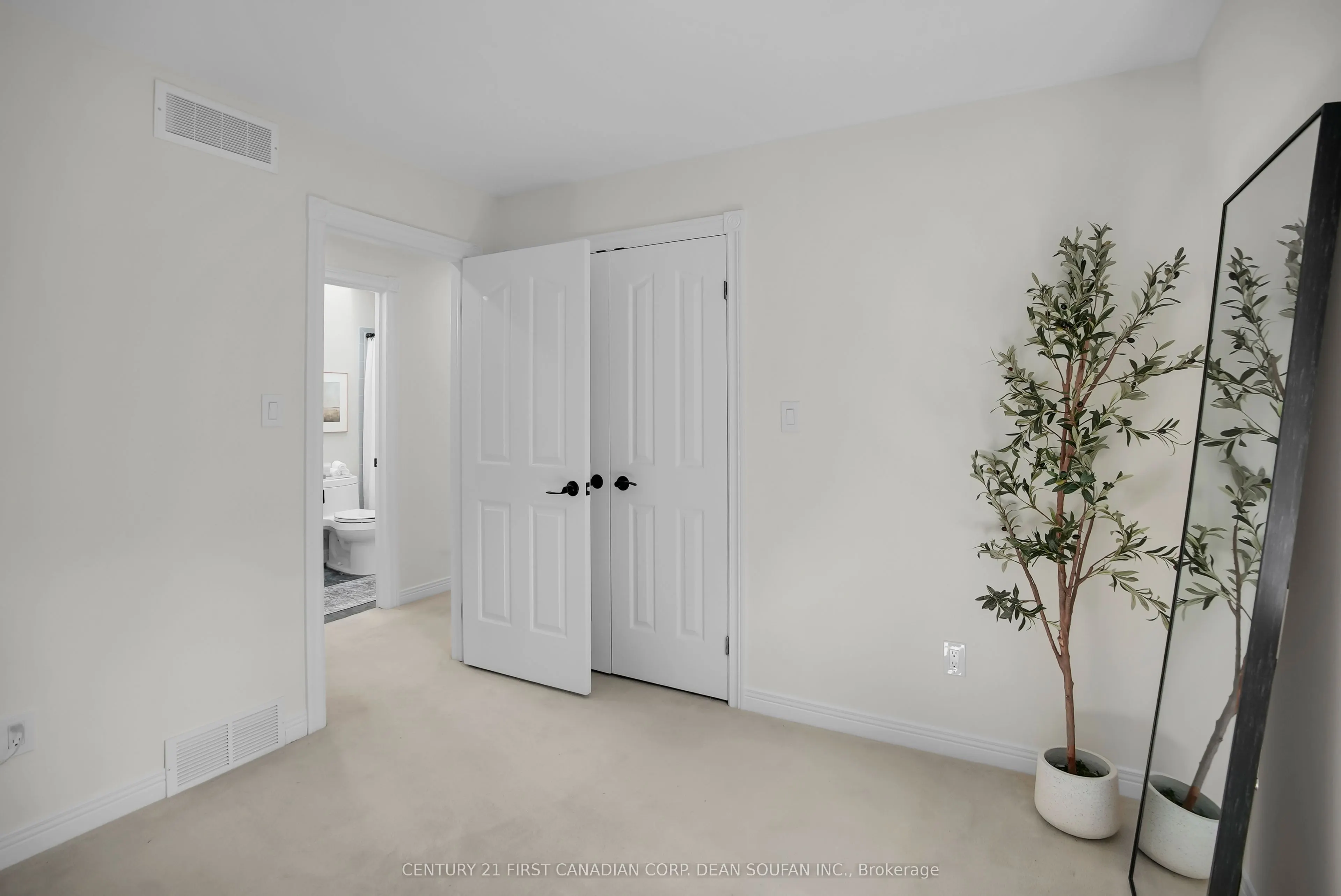 2 Lansdowne Park Crescent