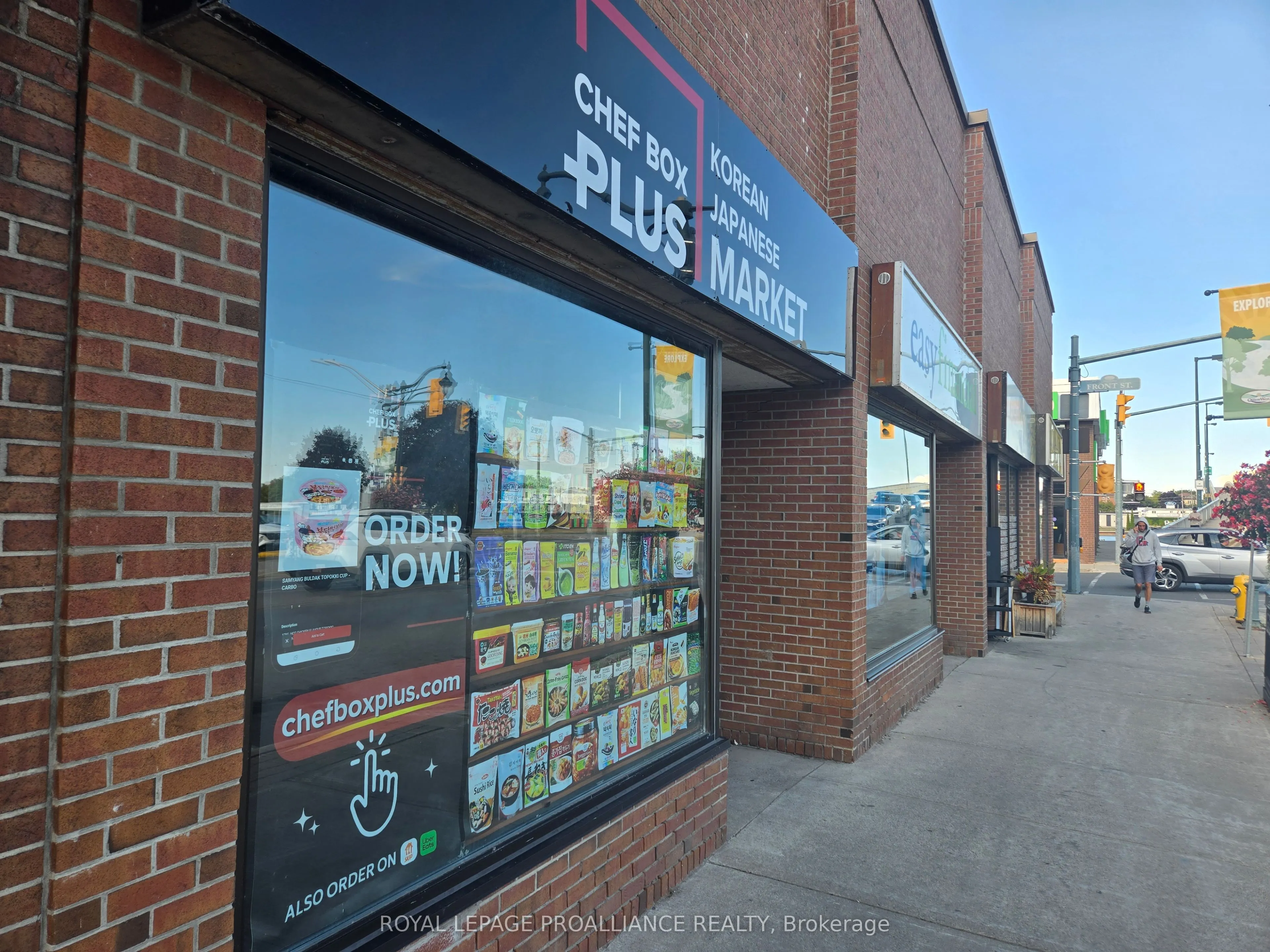 12 Dundas Street W