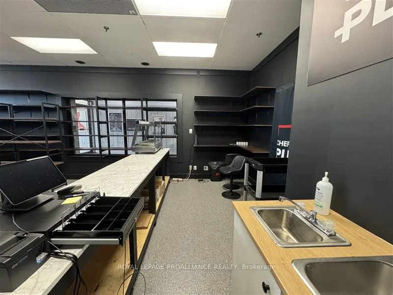 12 Dundas Street W