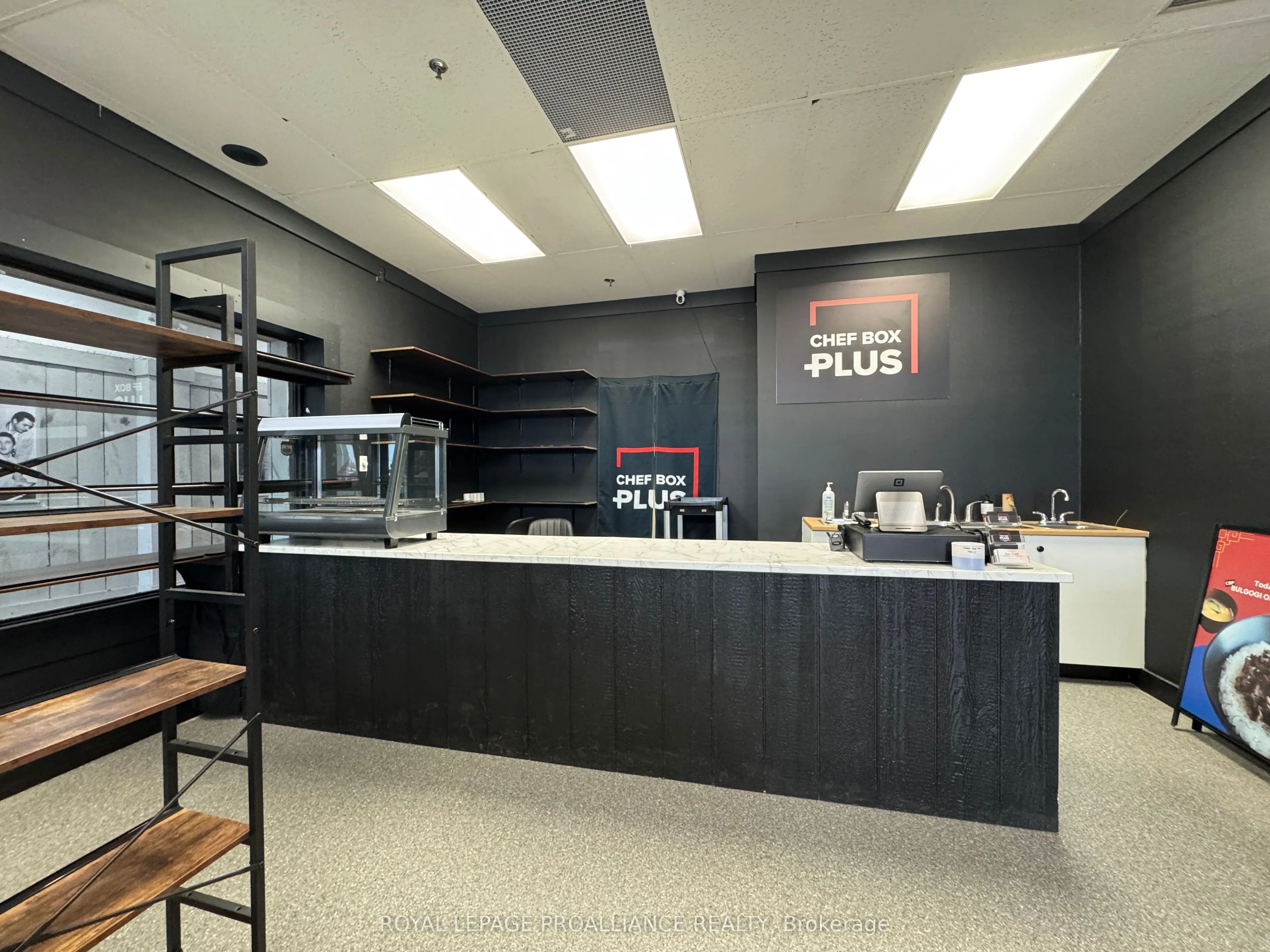 12 Dundas Street W