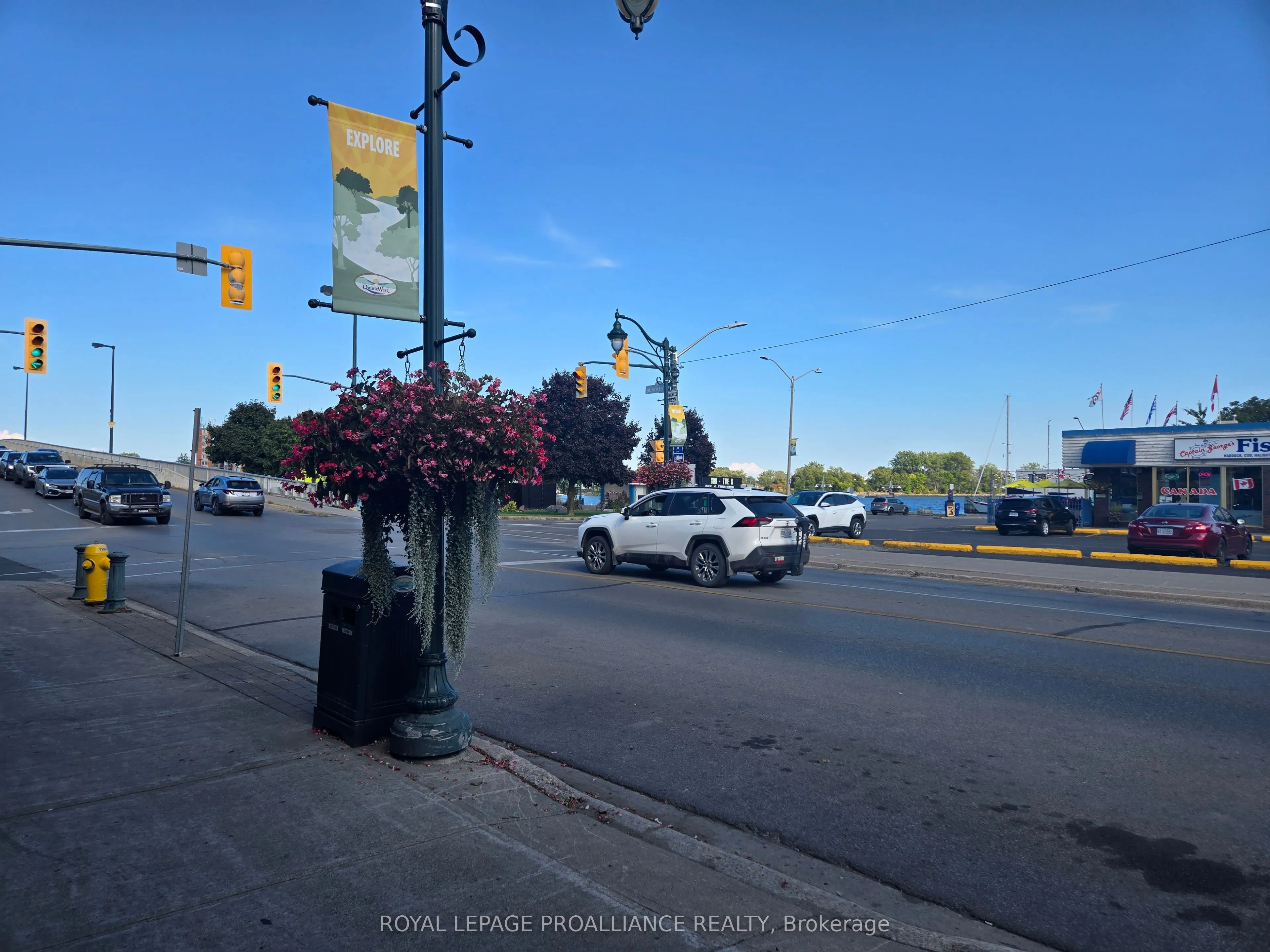 12 Dundas Street W